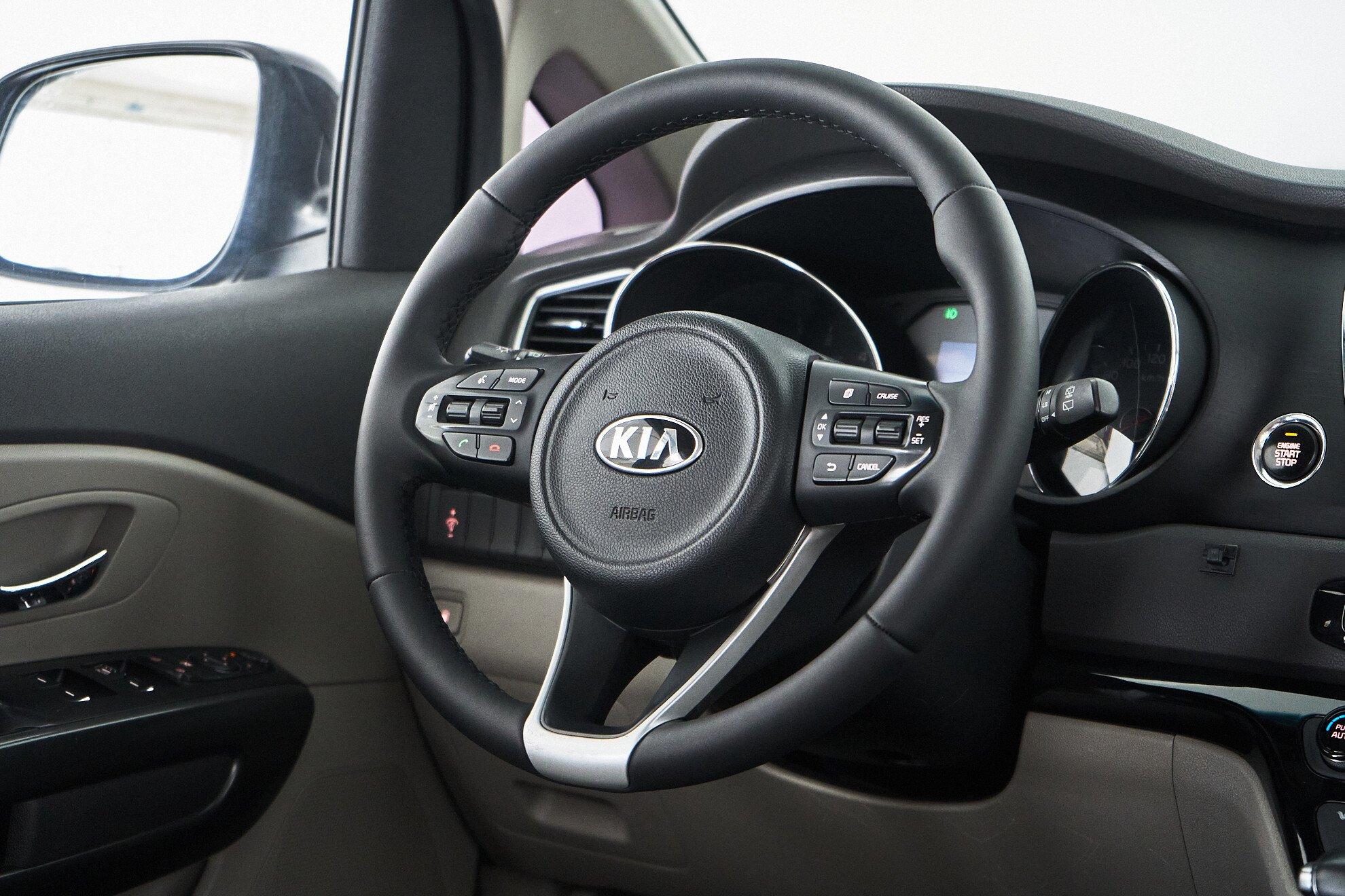 Kia Carnival 2020, черный