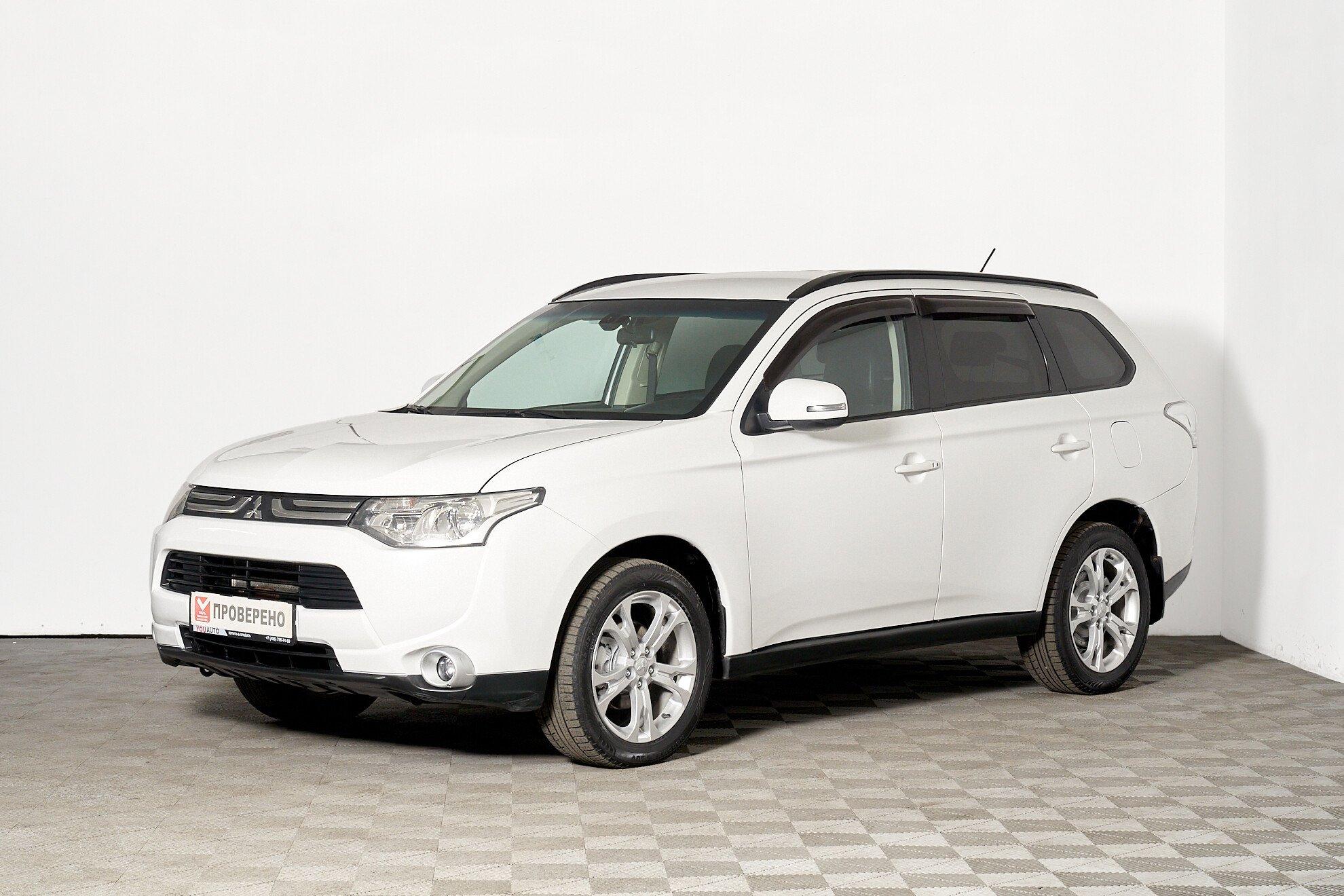 Mitsubishi Outlander 2012, белый