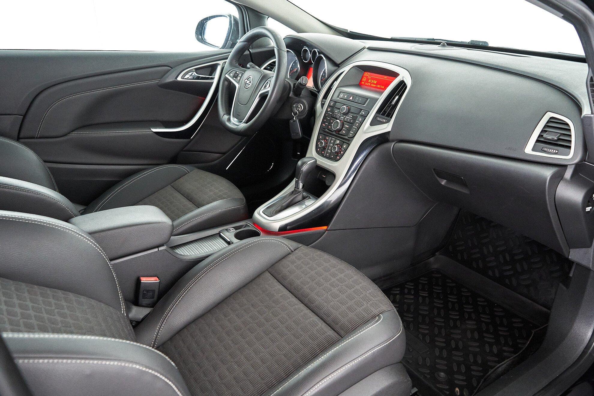 Opel Astra 2013, черный