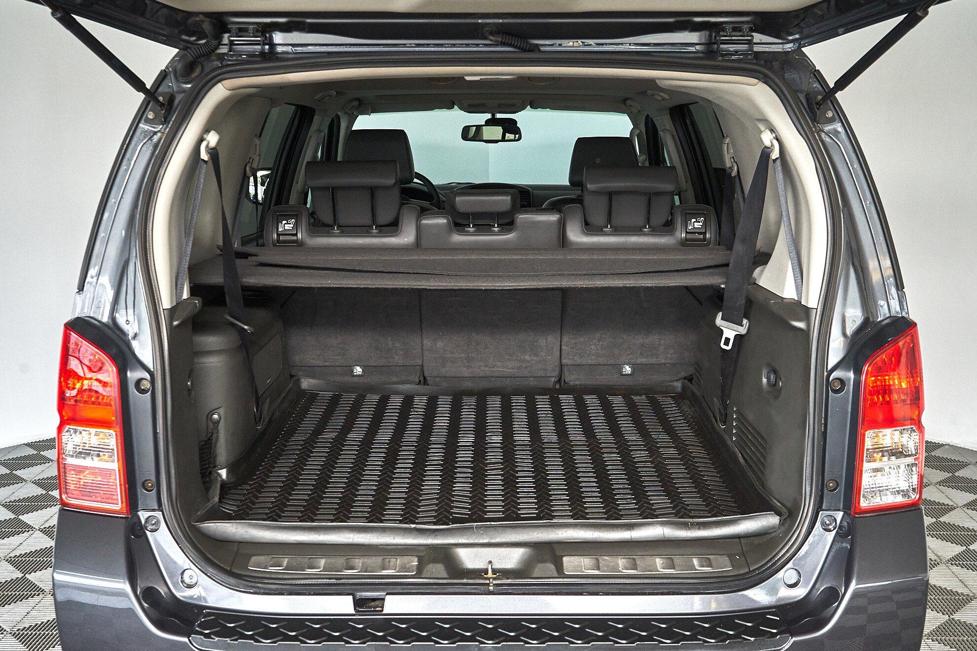 Nissan Pathfinder 2013, серый