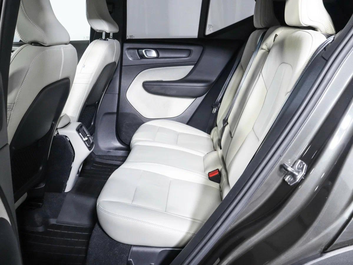 Volvo XC40 2018, серый