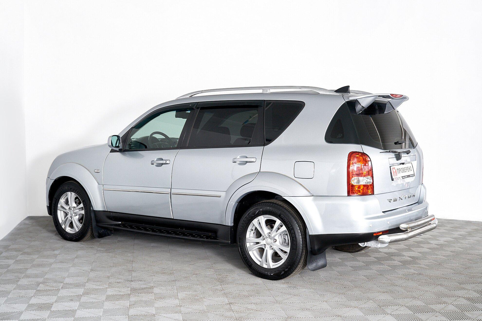 SsangYong Rexton 2010, серебряный