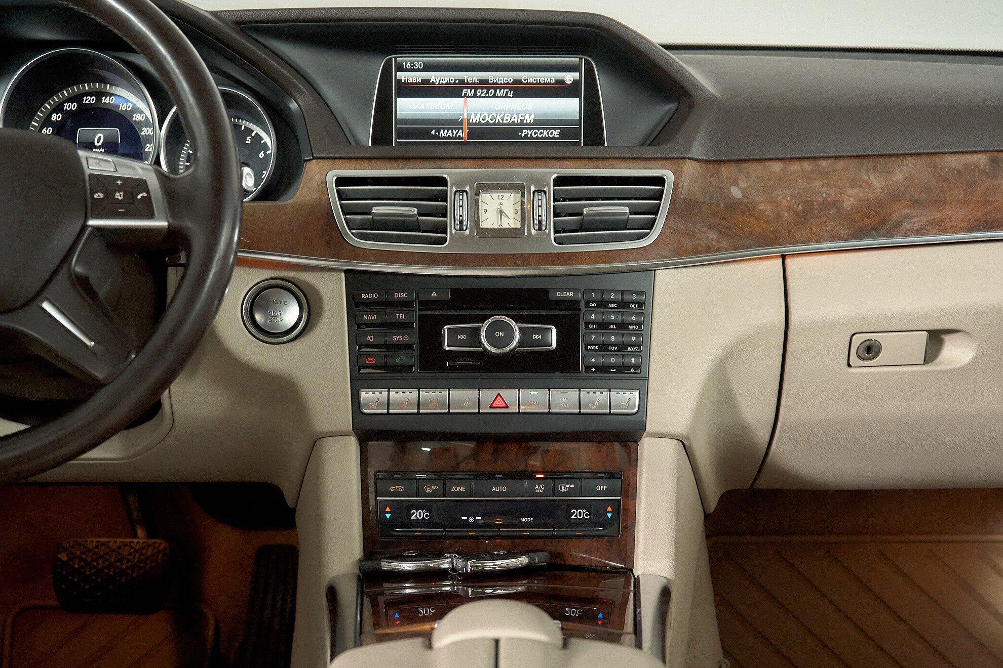 Mercedes-Benz E-Класс 2014, синий