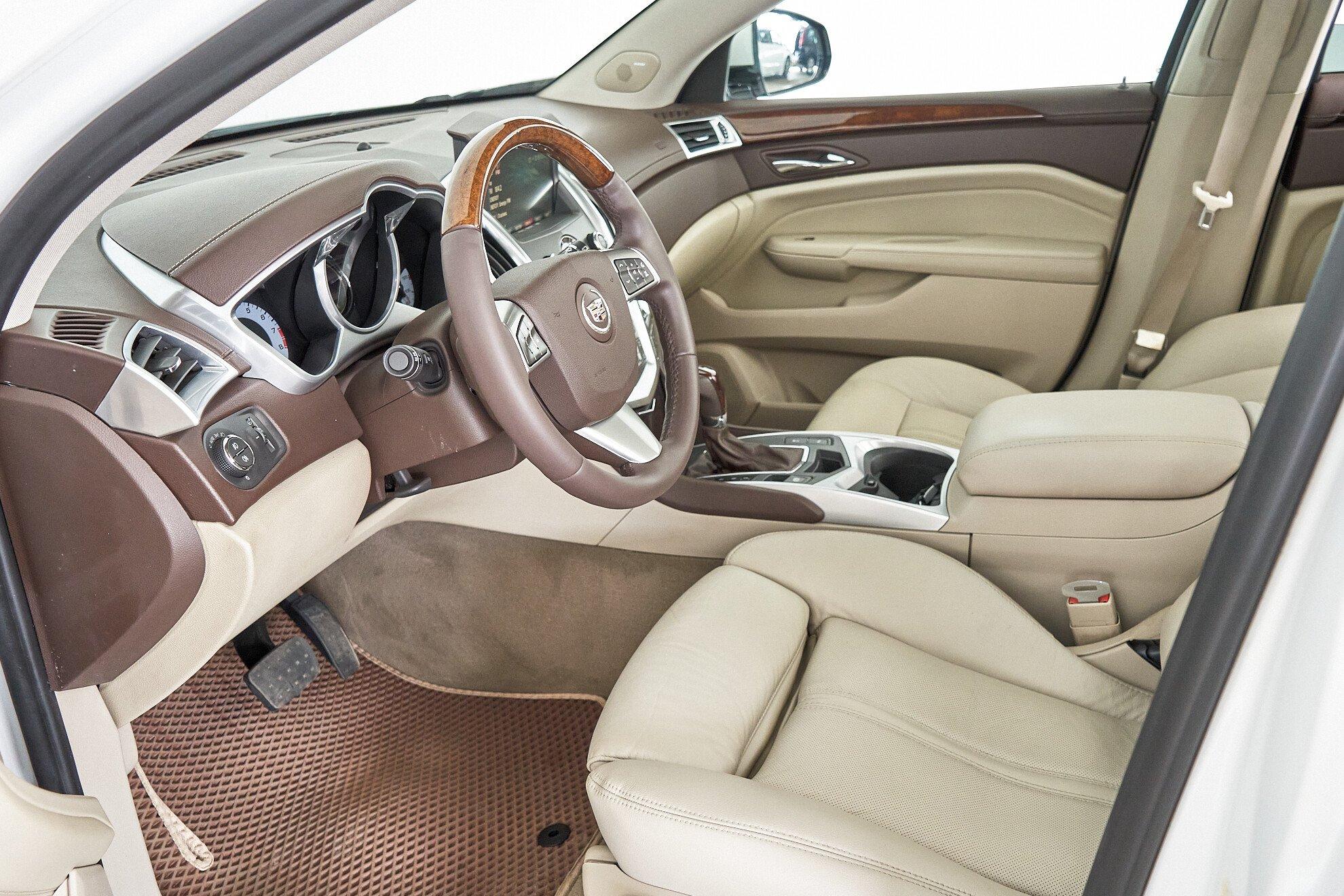 Cadillac SRX 2011, белый