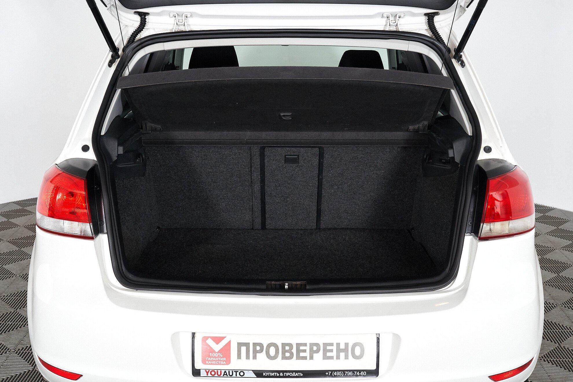 Volkswagen Golf 2012, белый