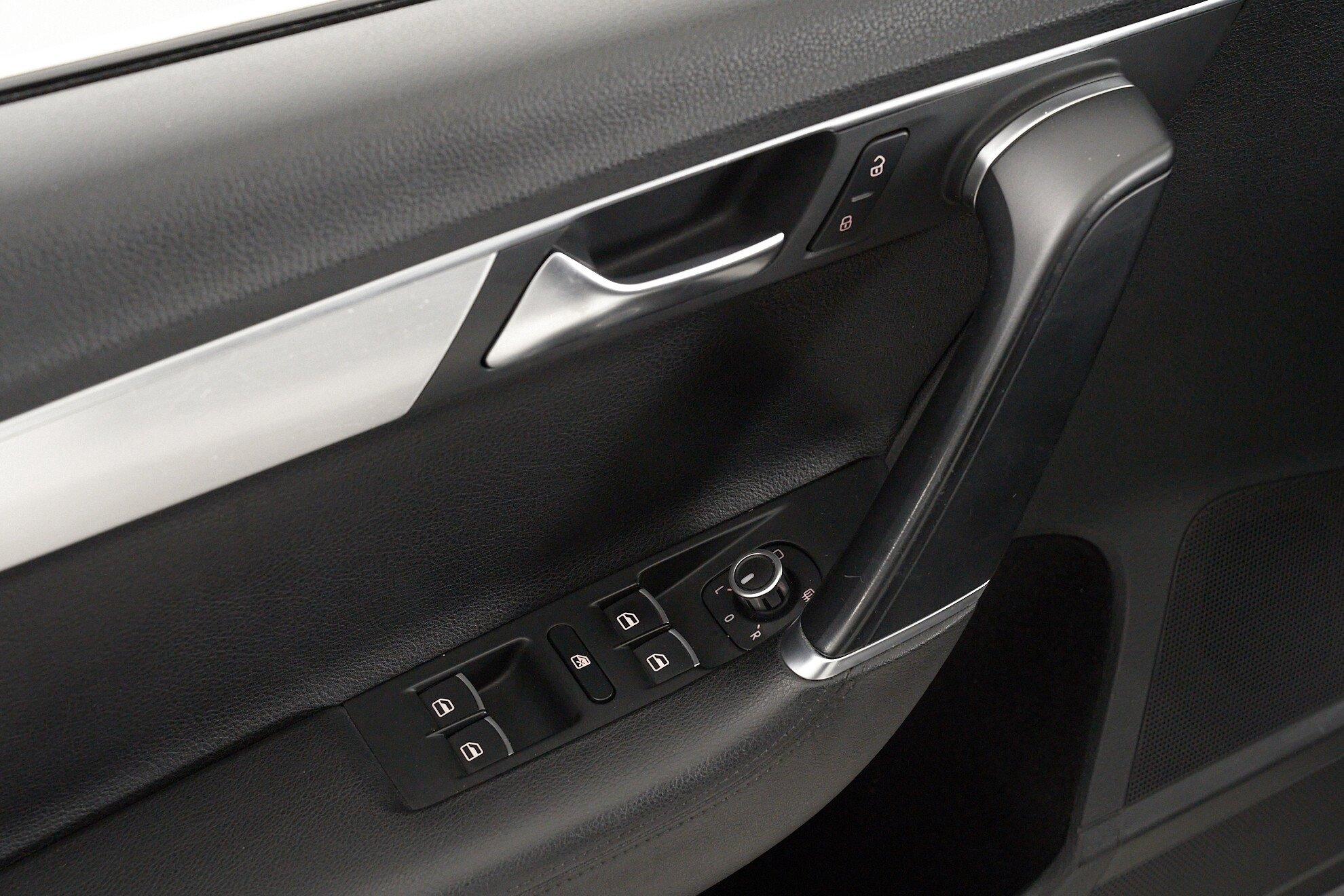 Volkswagen Passat 2012, белый