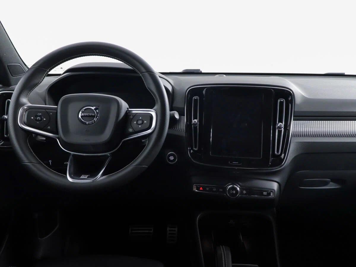 Volvo XC40 2020, белый