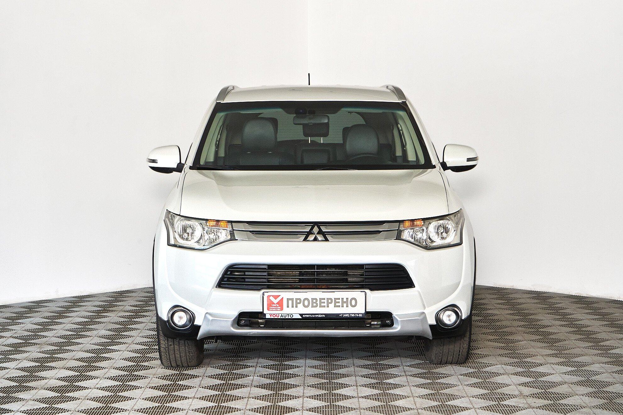 Mitsubishi Outlander 2014, белый