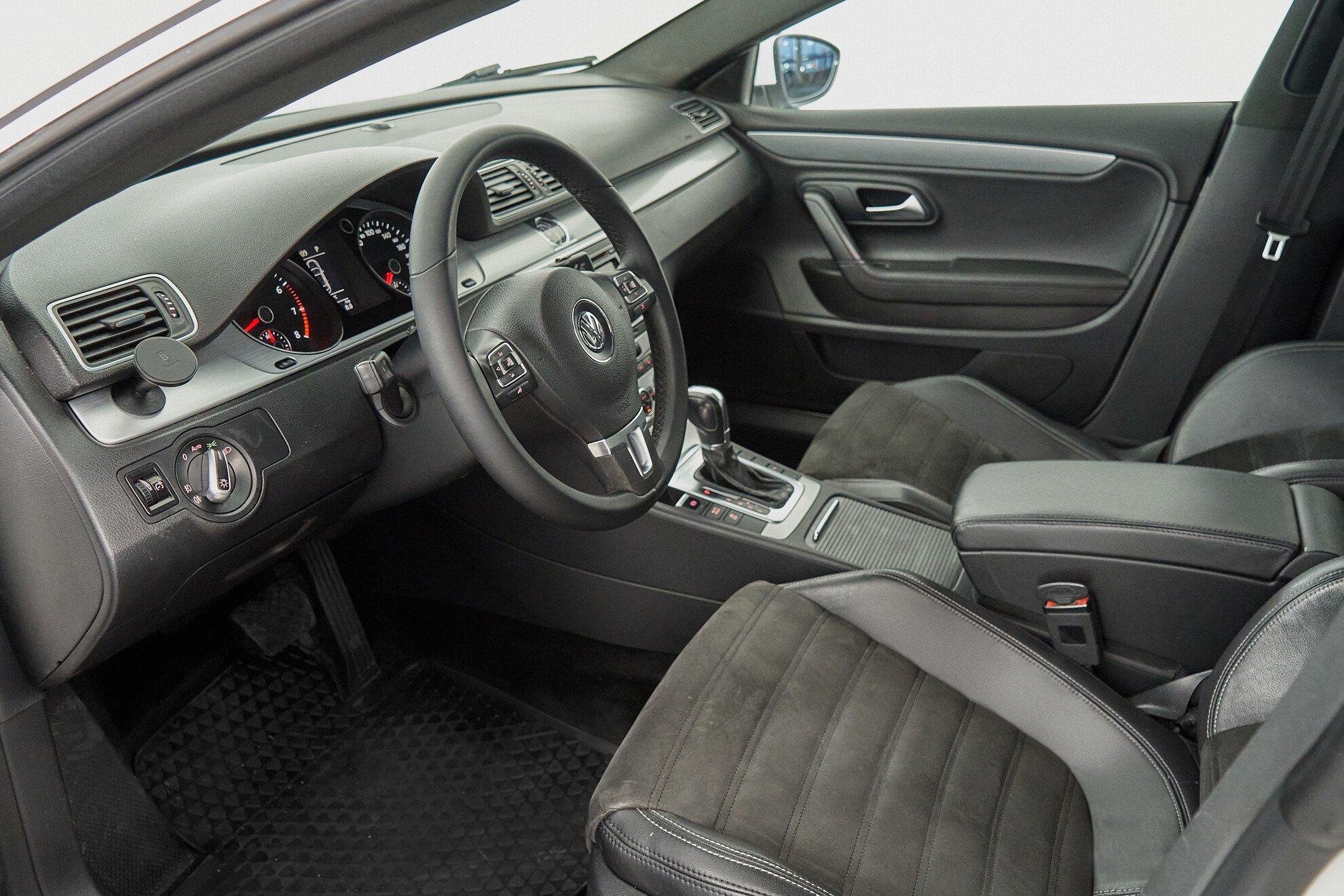 Volkswagen Passat CC 2013, белый