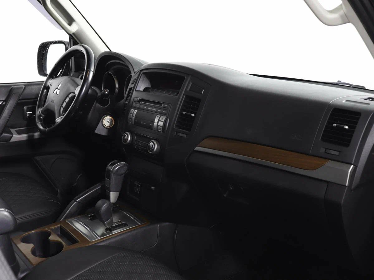 Mitsubishi Pajero 2007, черный
