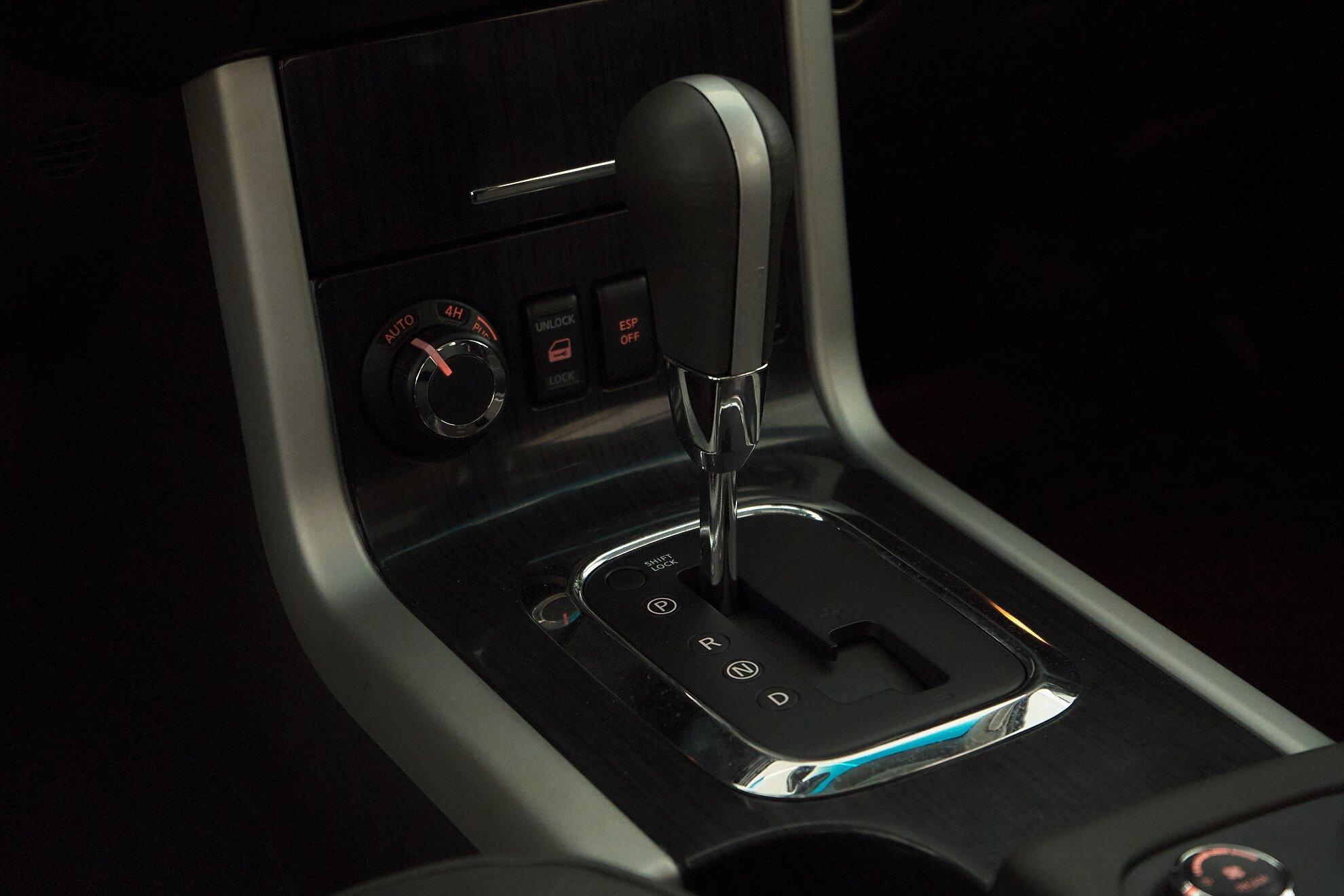 Nissan Pathfinder 2012, черный