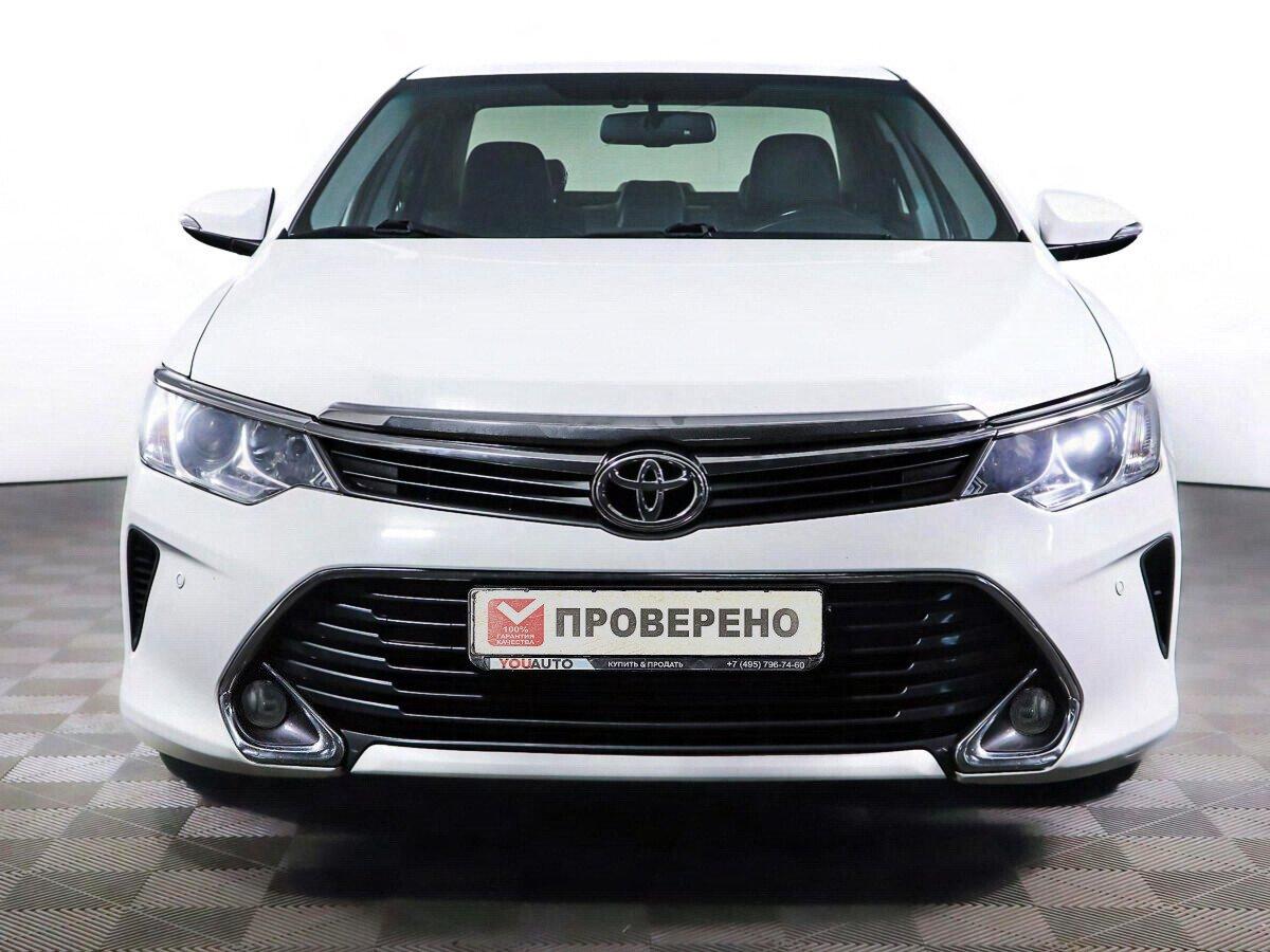 Toyota Camry 2017, белый
