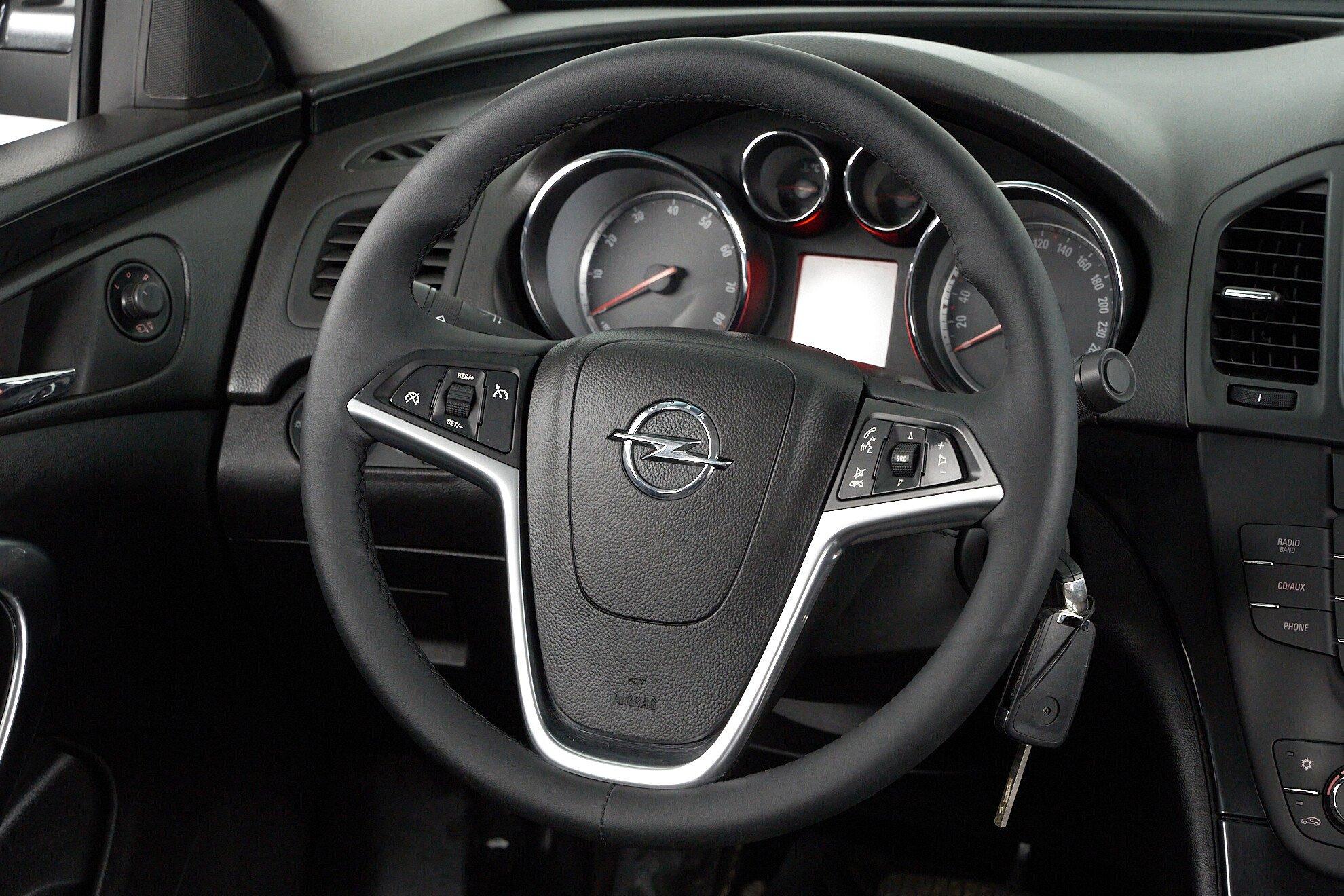 Opel Insignia 2012, черный