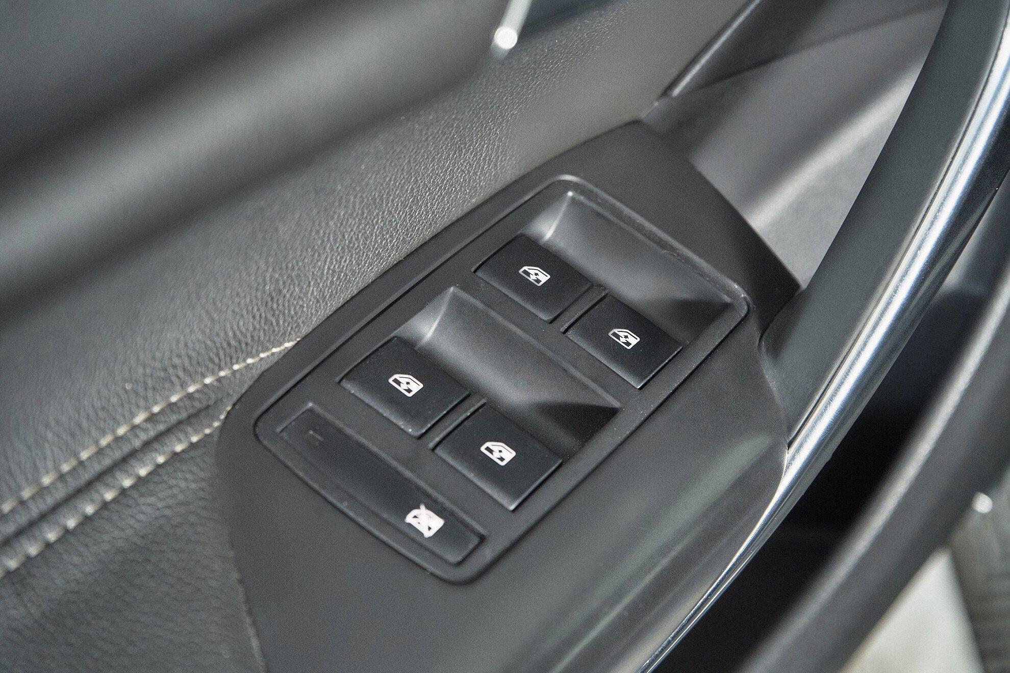 Opel Insignia 2012, черный