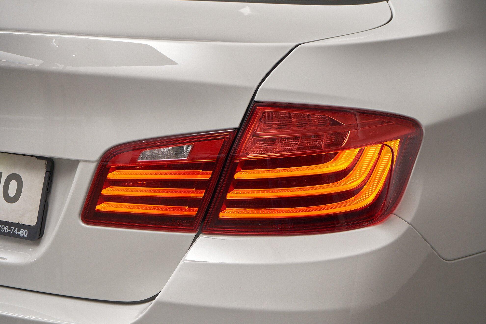 BMW 5 серии 2013, белый