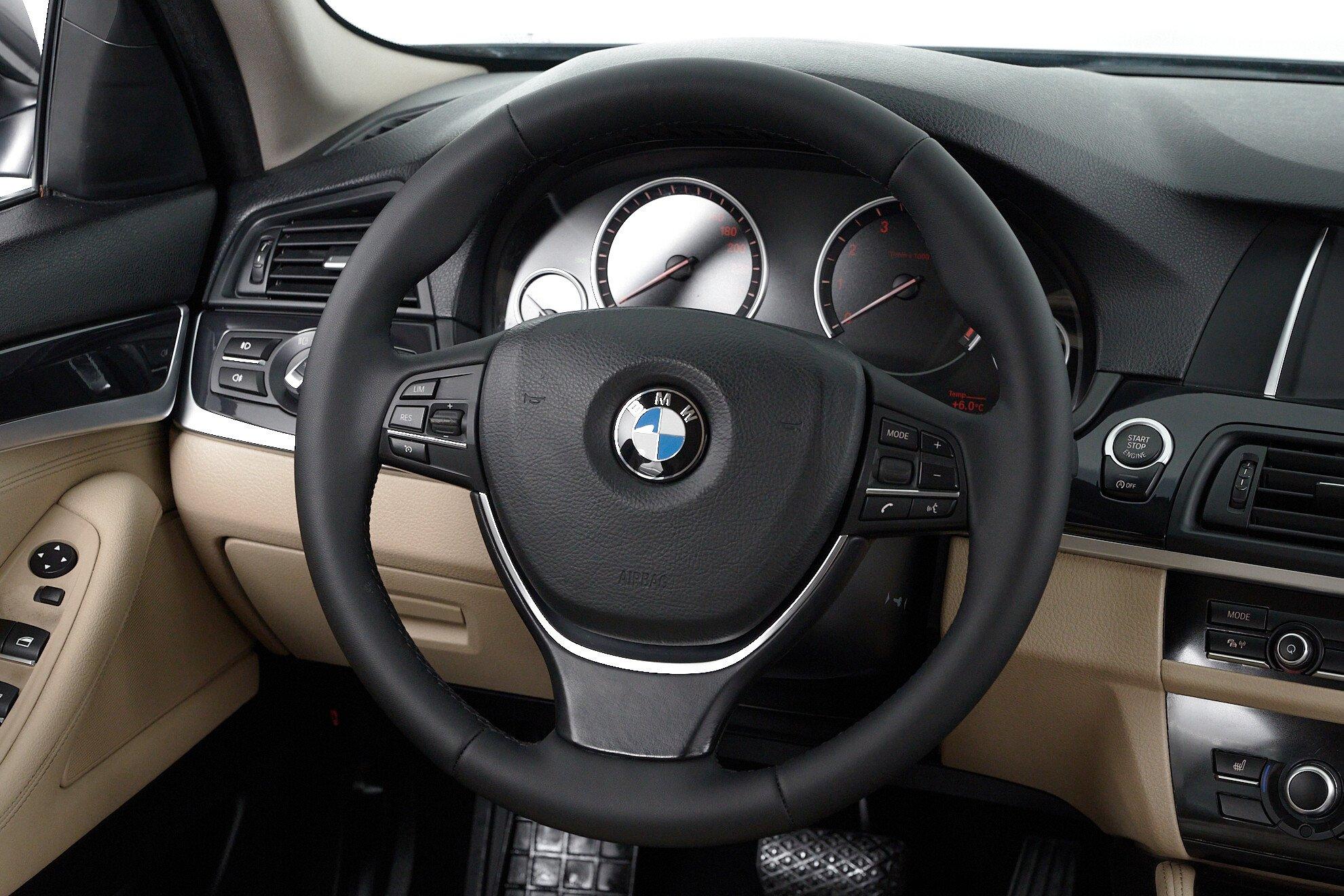 BMW 5 серии 2016, черный