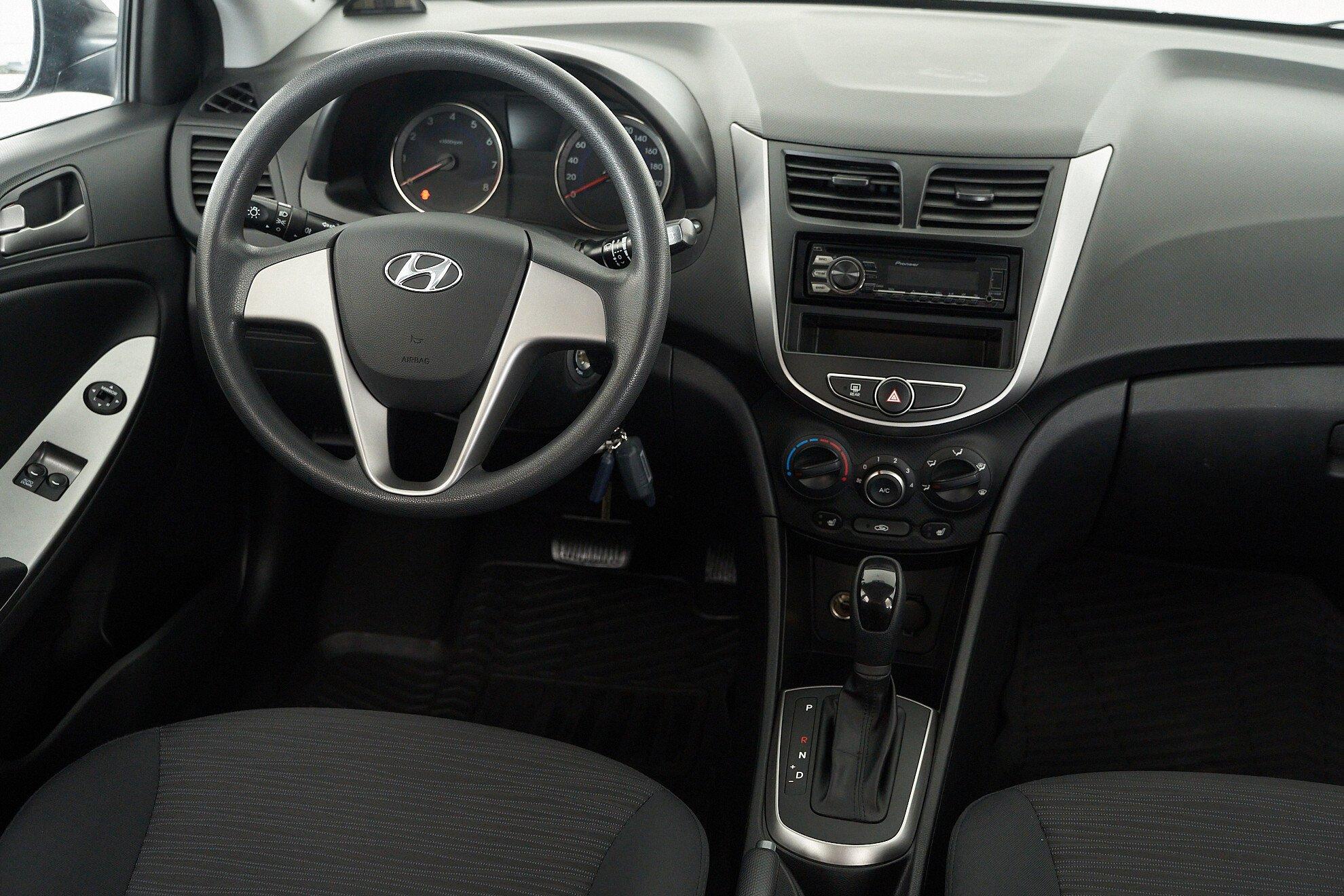 Hyundai Solaris 2016, черный