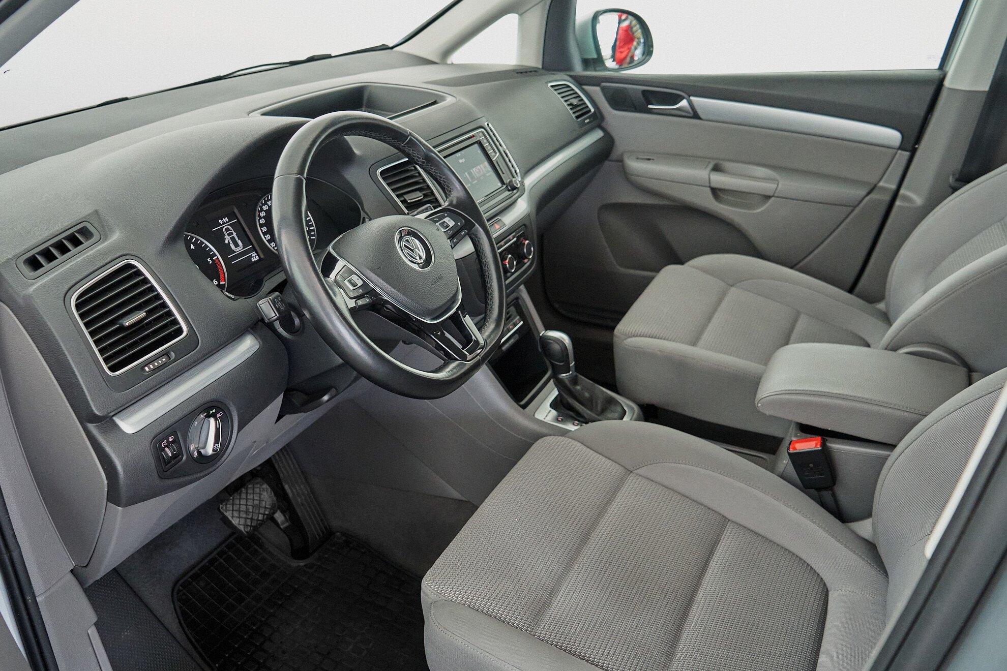 Volkswagen Sharan 2019, серебряный