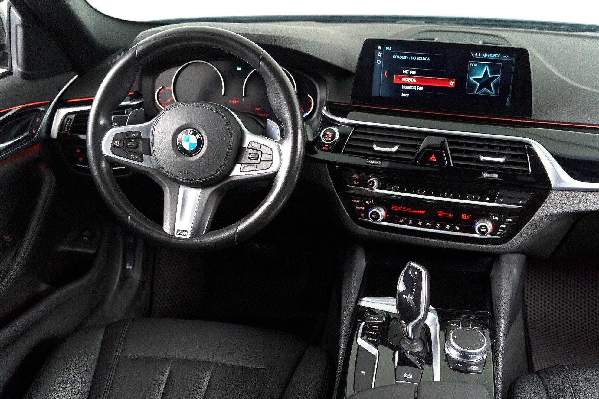 BMW 5 серии 2020, серый
