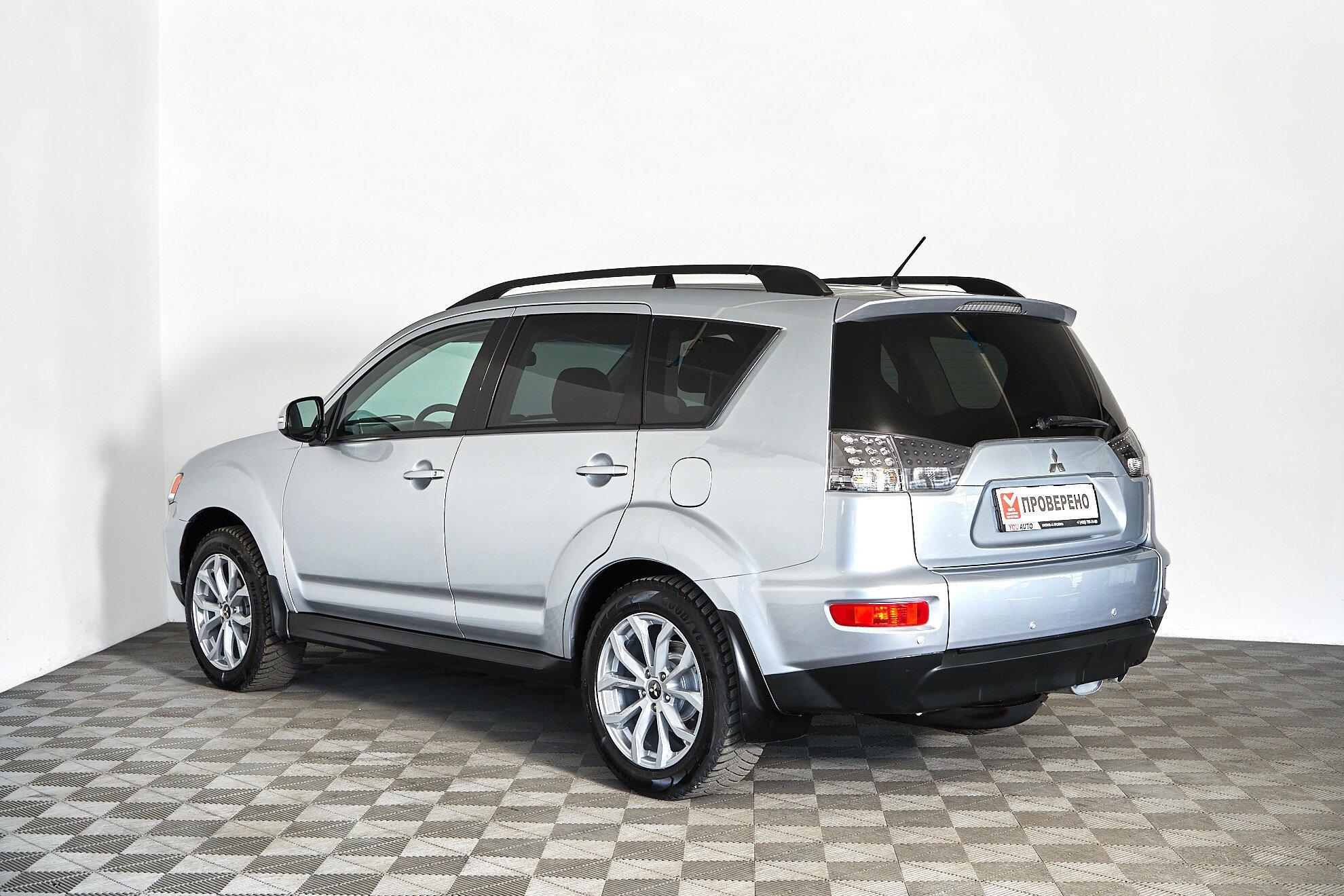 Mitsubishi Outlander 2010, серебряный