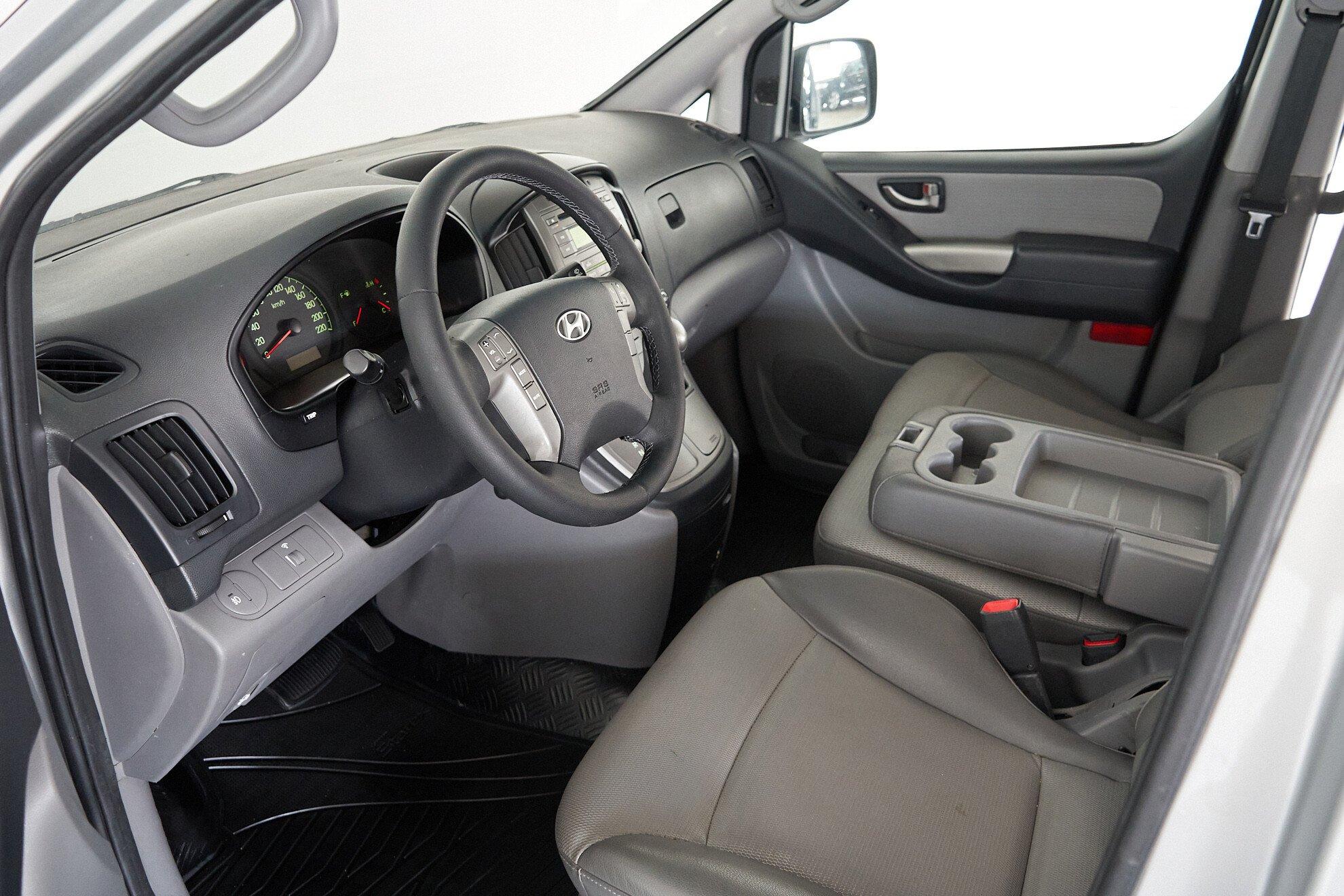 Hyundai Grand Starex 2008, серебряный