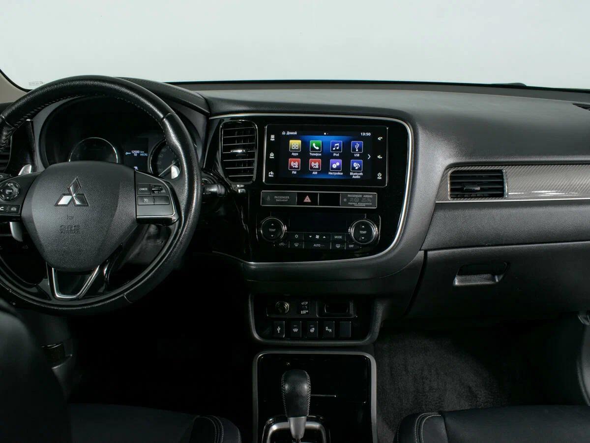Mitsubishi Outlander 2020, белый