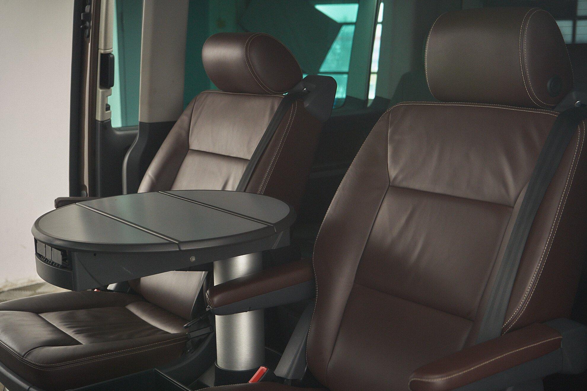 Volkswagen Multivan 2010, коричневый