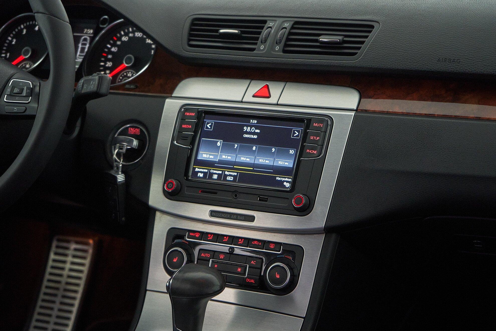 Volkswagen Passat 2010, коричневый
