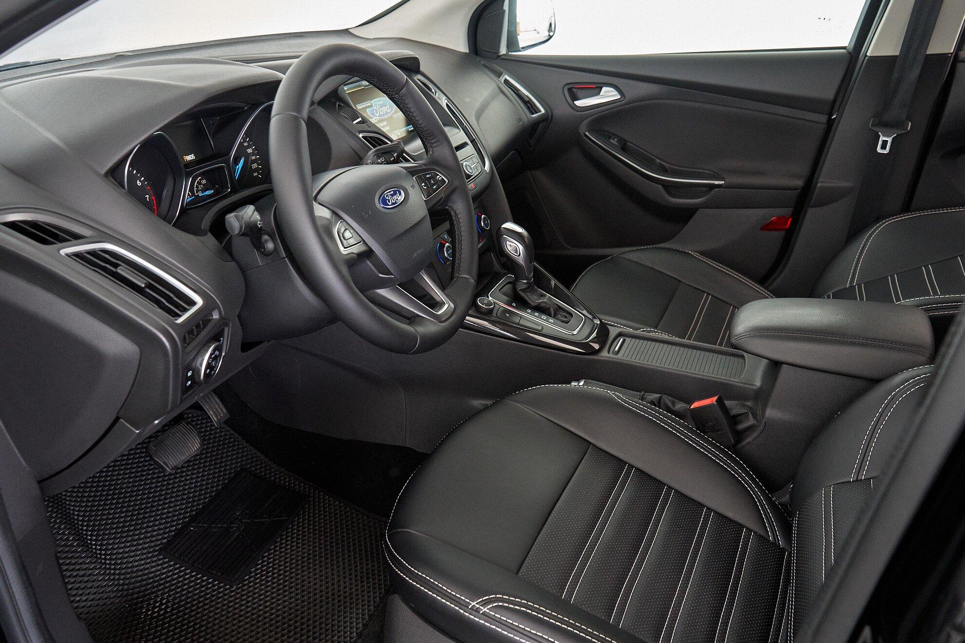 Ford Focus 2018, черный