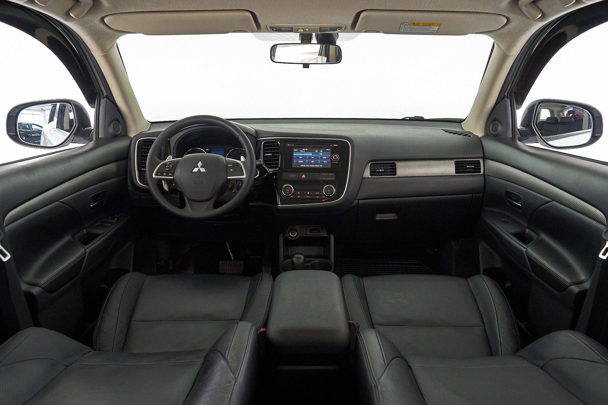 Mitsubishi Outlander 2013, белый