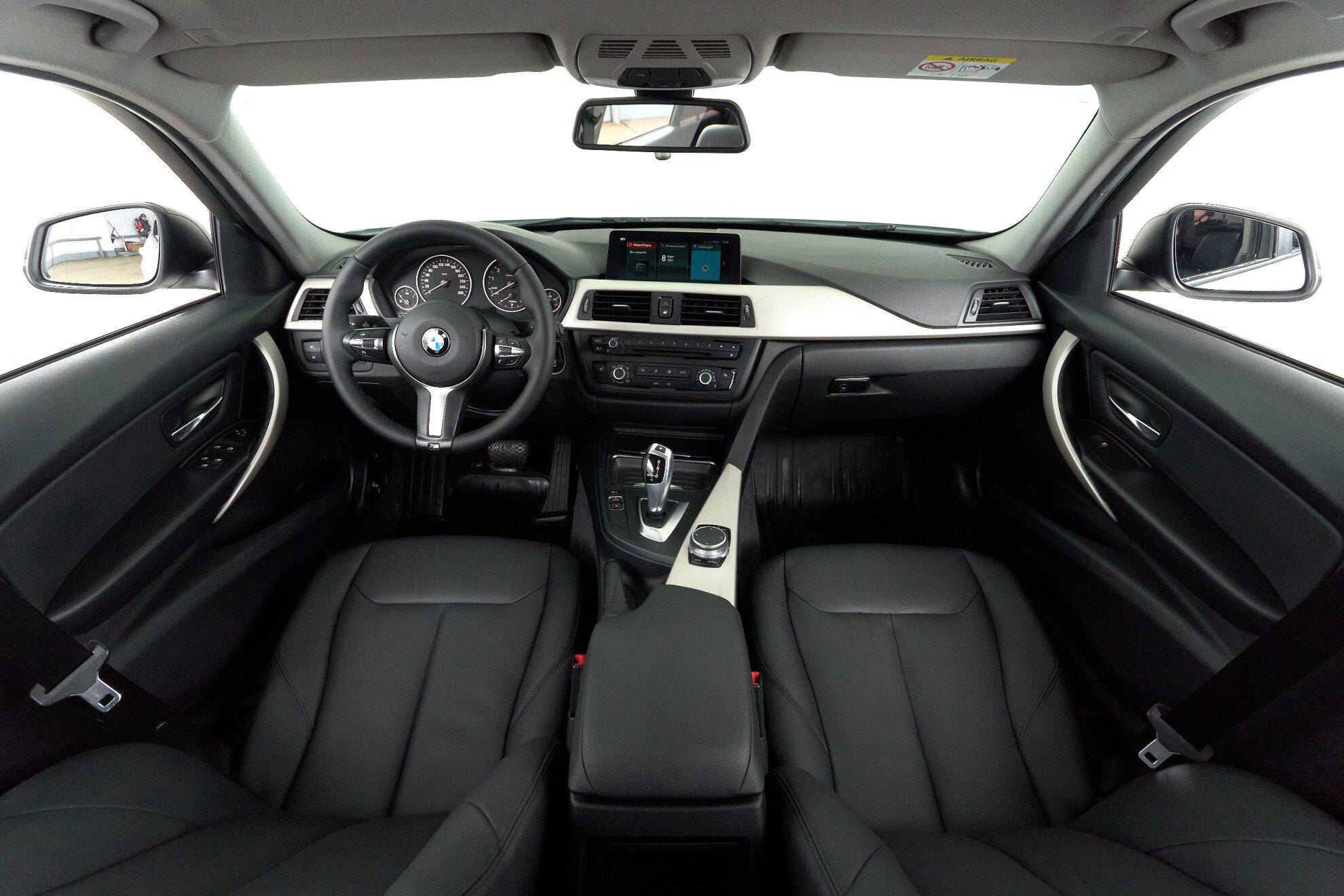 BMW 3 серии 2017, белый