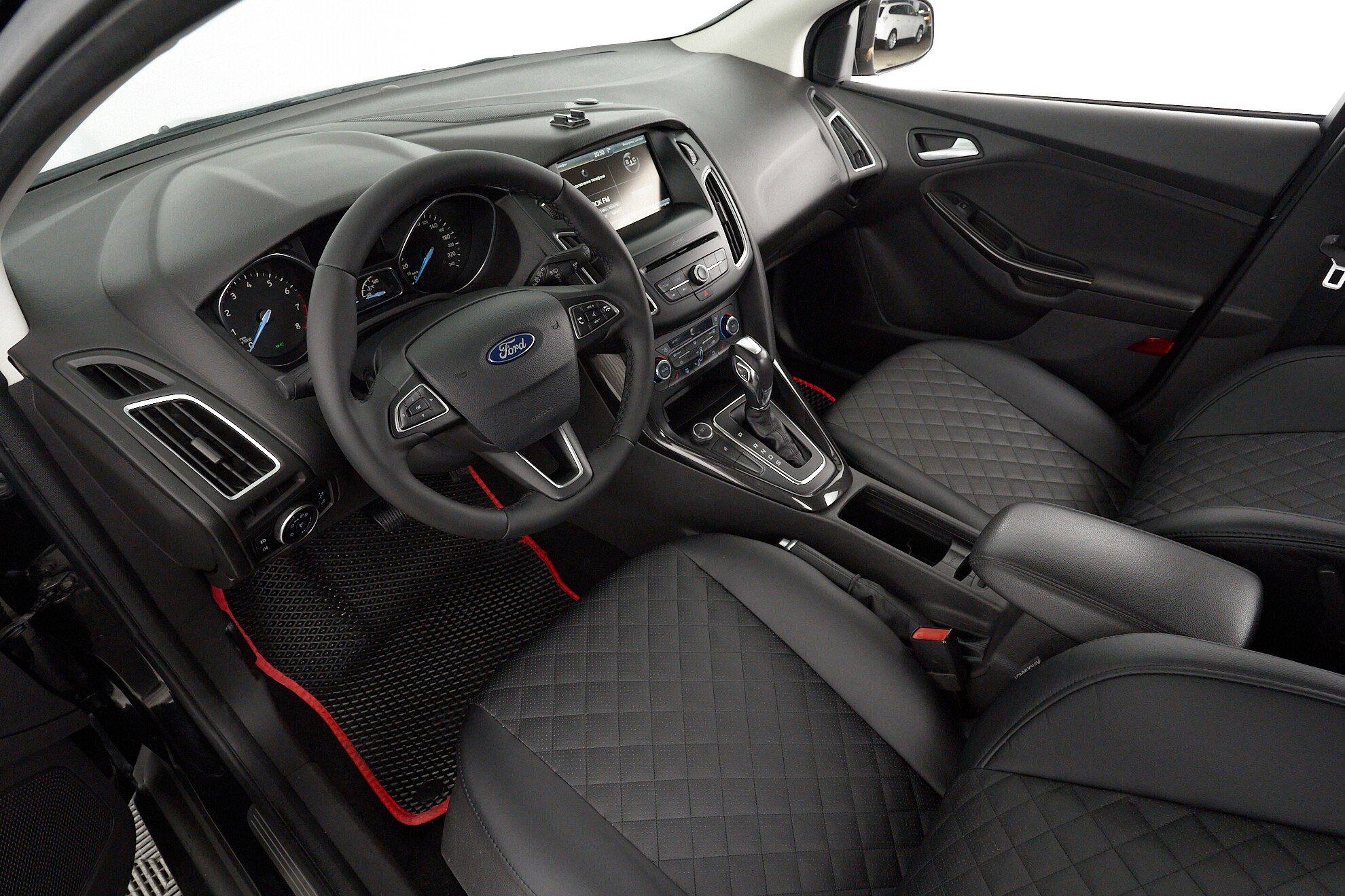 Ford Focus 2015, черный