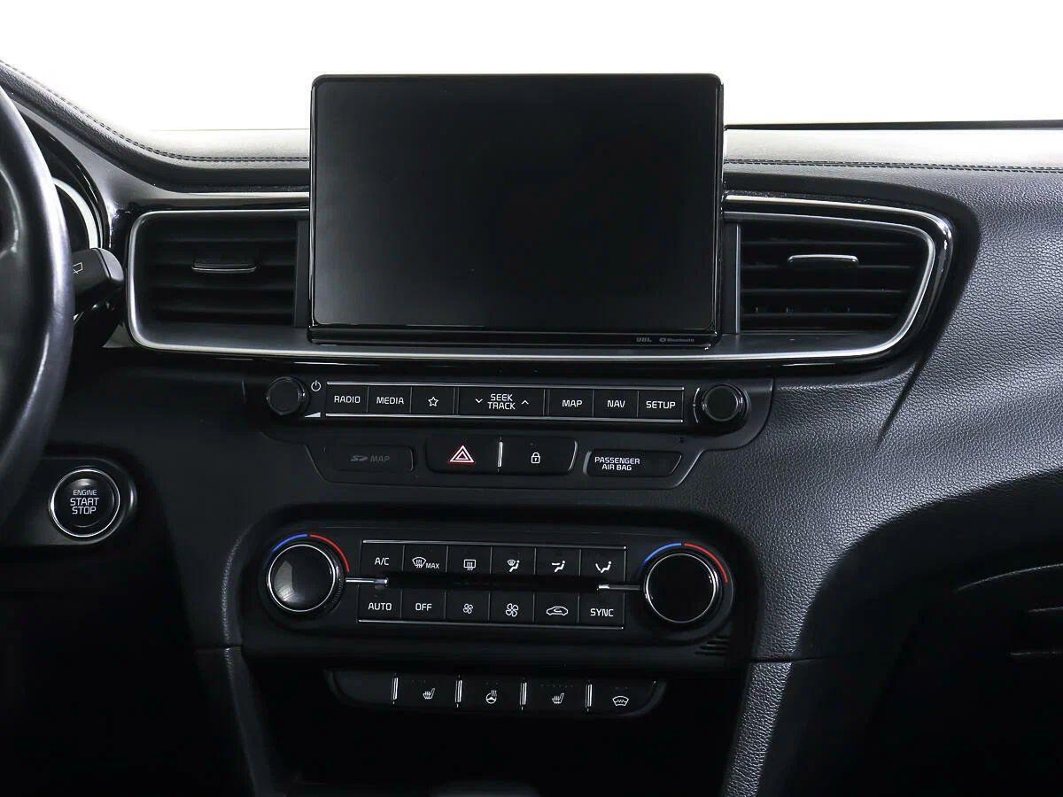 Kia Ceed 2021, белый