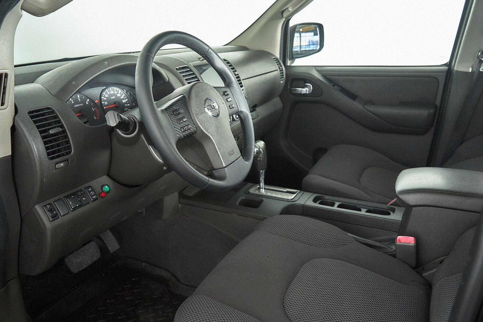 Nissan Navara (Frontier) 2007, черный