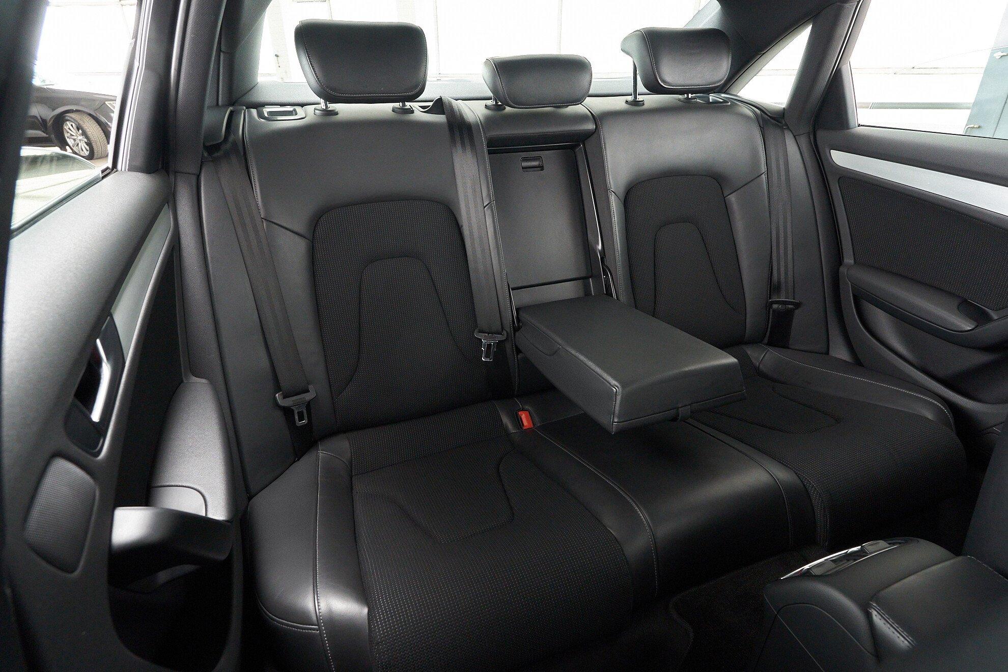 Audi A4 2013, черный