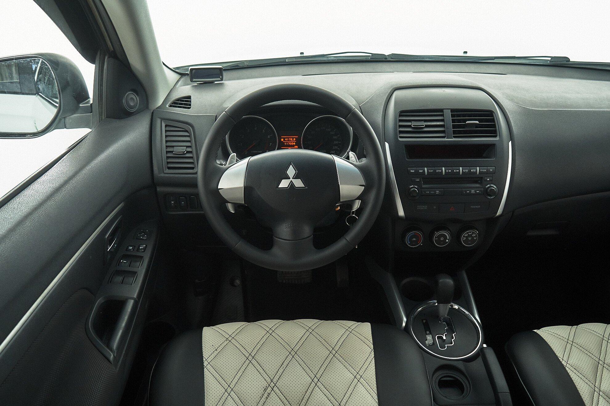 Mitsubishi ASX 2010, белый