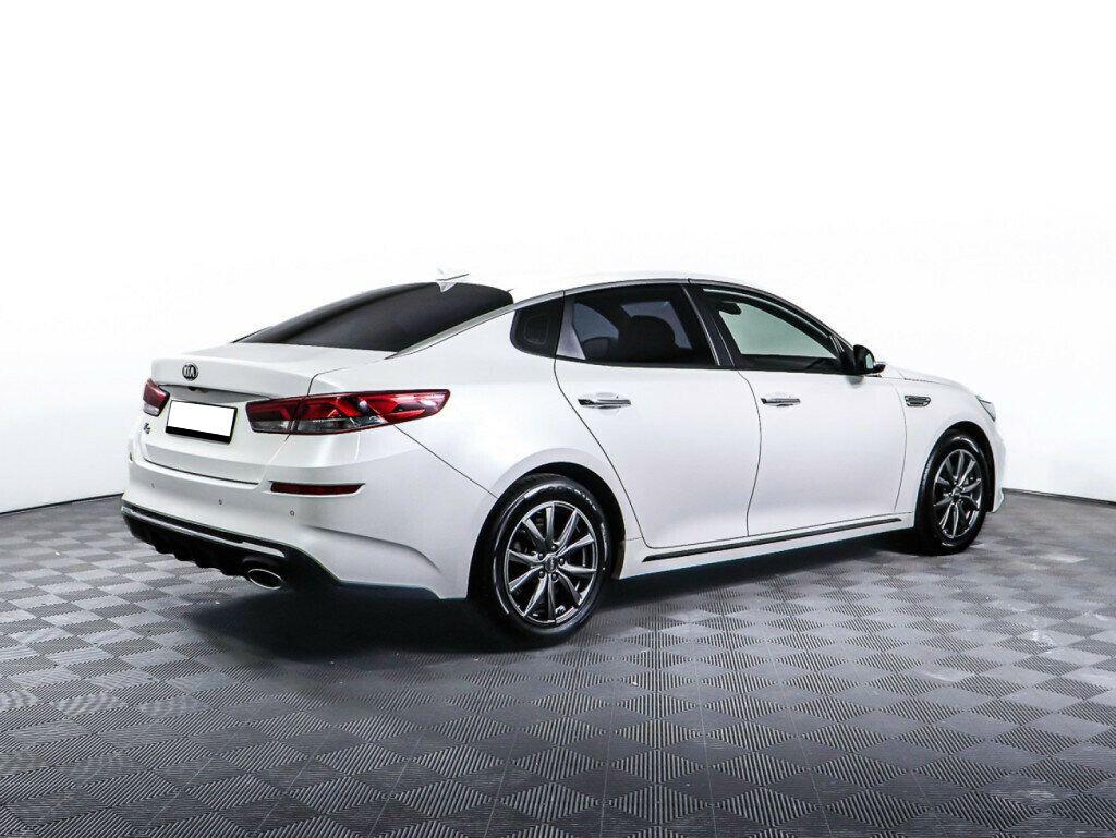 Kia K5 2019, белый