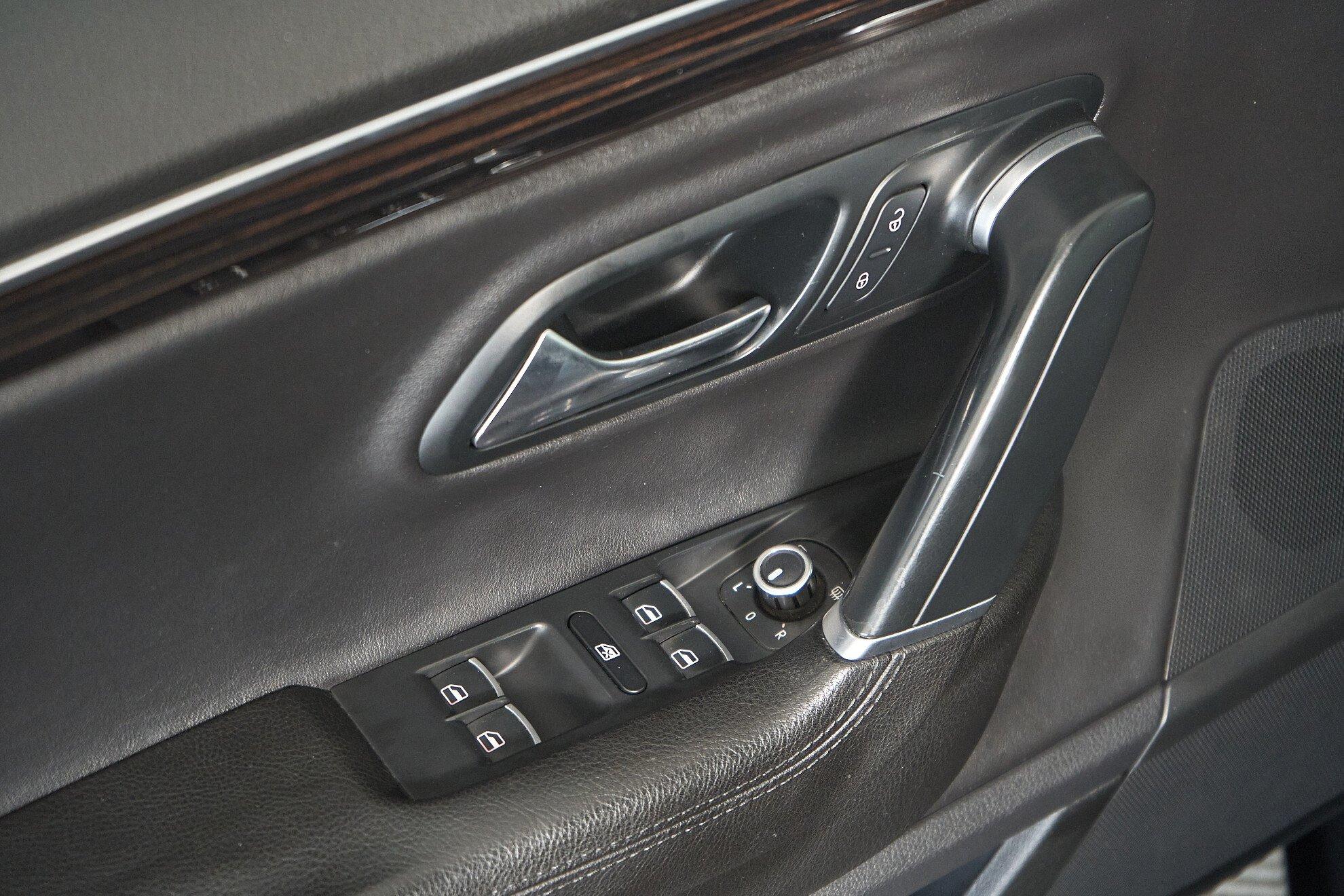 Volkswagen Passat CC 2012, черный
