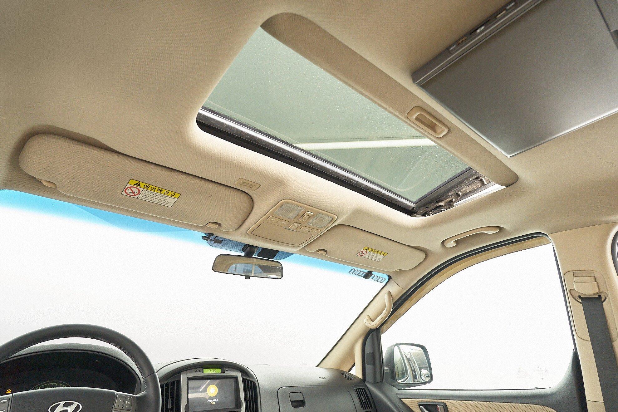 Hyundai Grand Starex 2008, серебряный