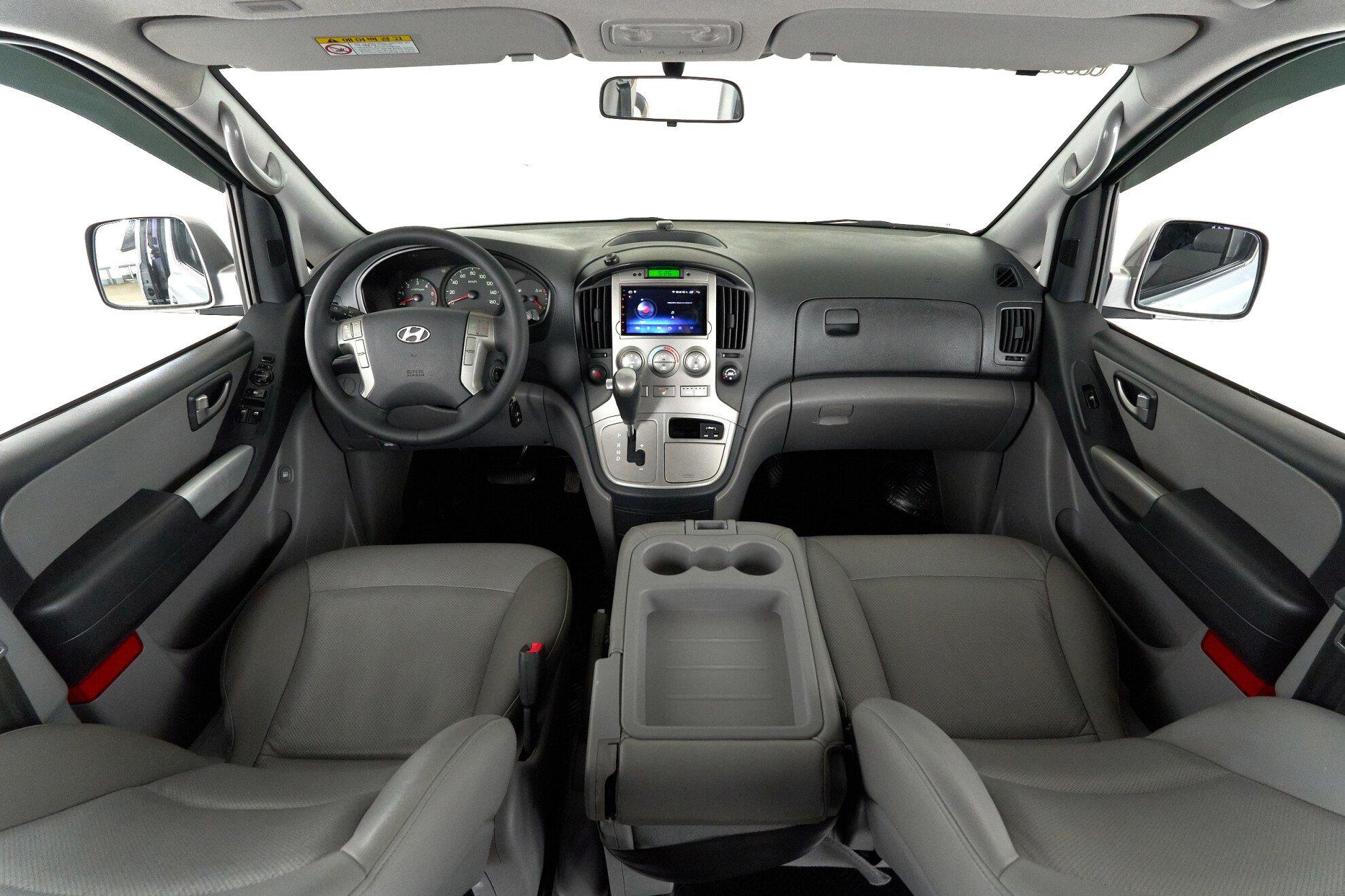 Hyundai Grand Starex 2013, серебряный