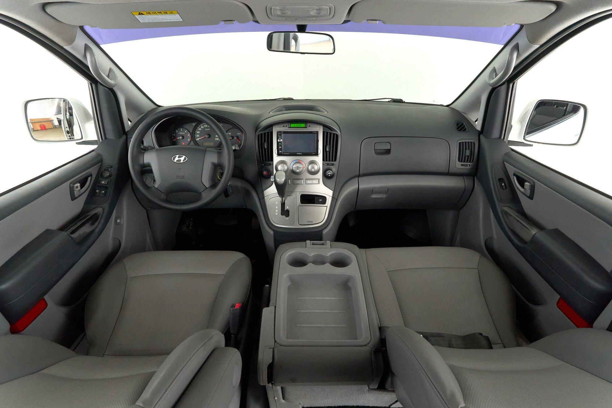 Hyundai Grand Starex 2012, белый
