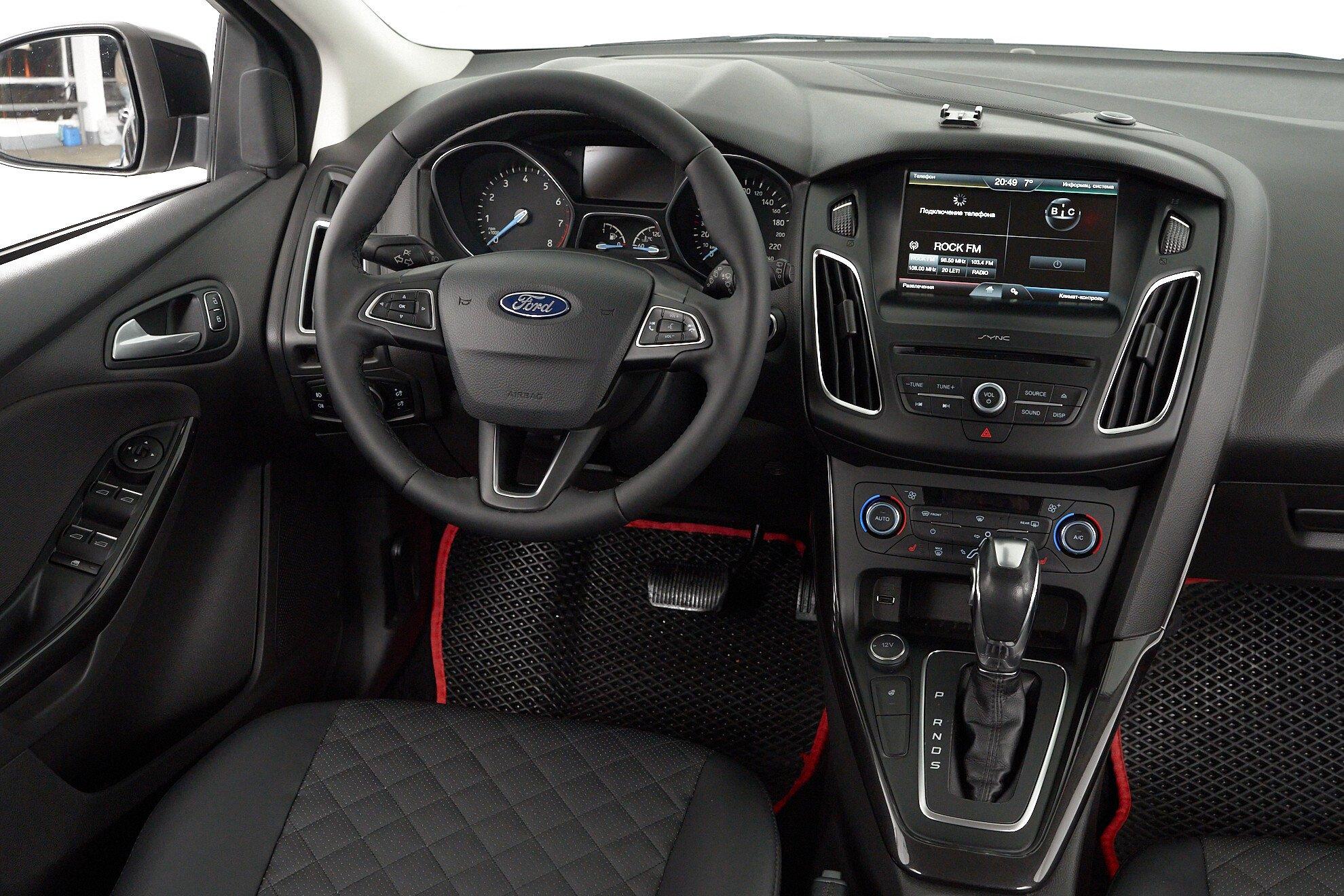 Ford Focus 2015, черный