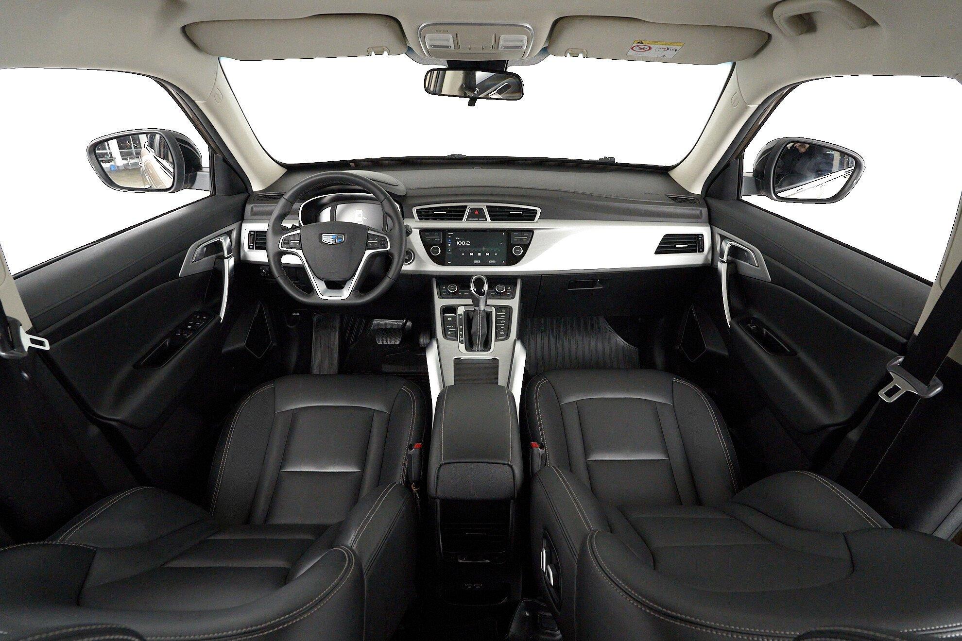 Geely Atlas 2019, бежевый