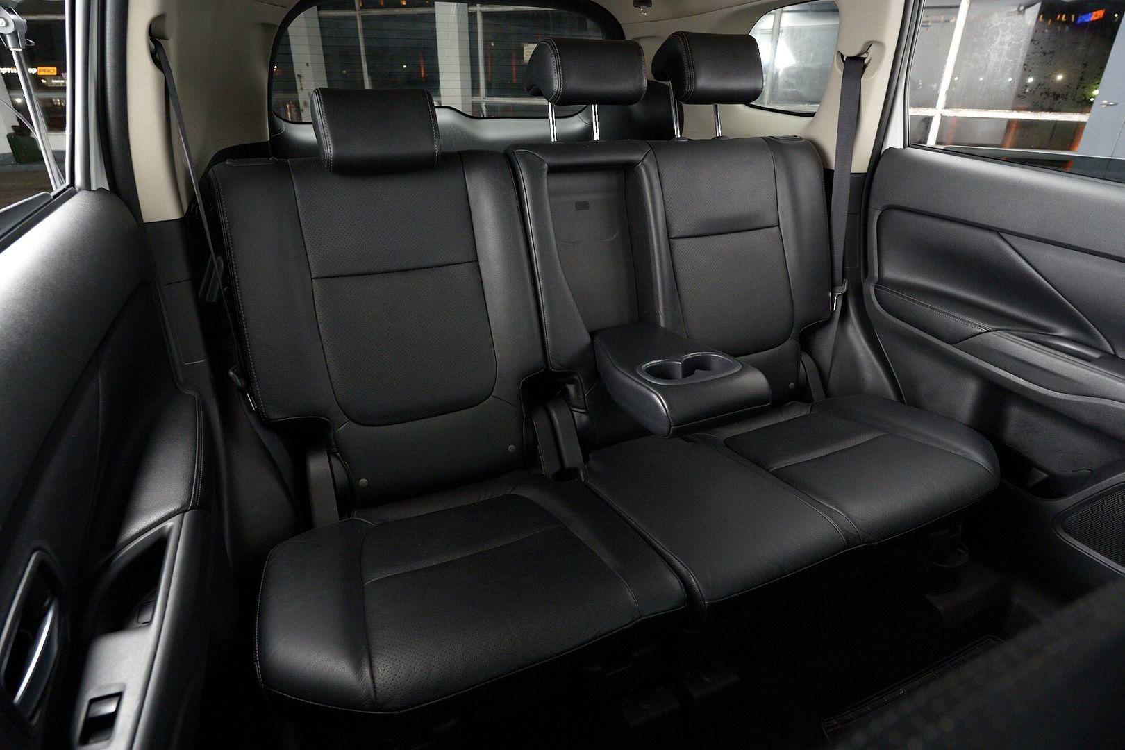 Mitsubishi Outlander 2013, белый
