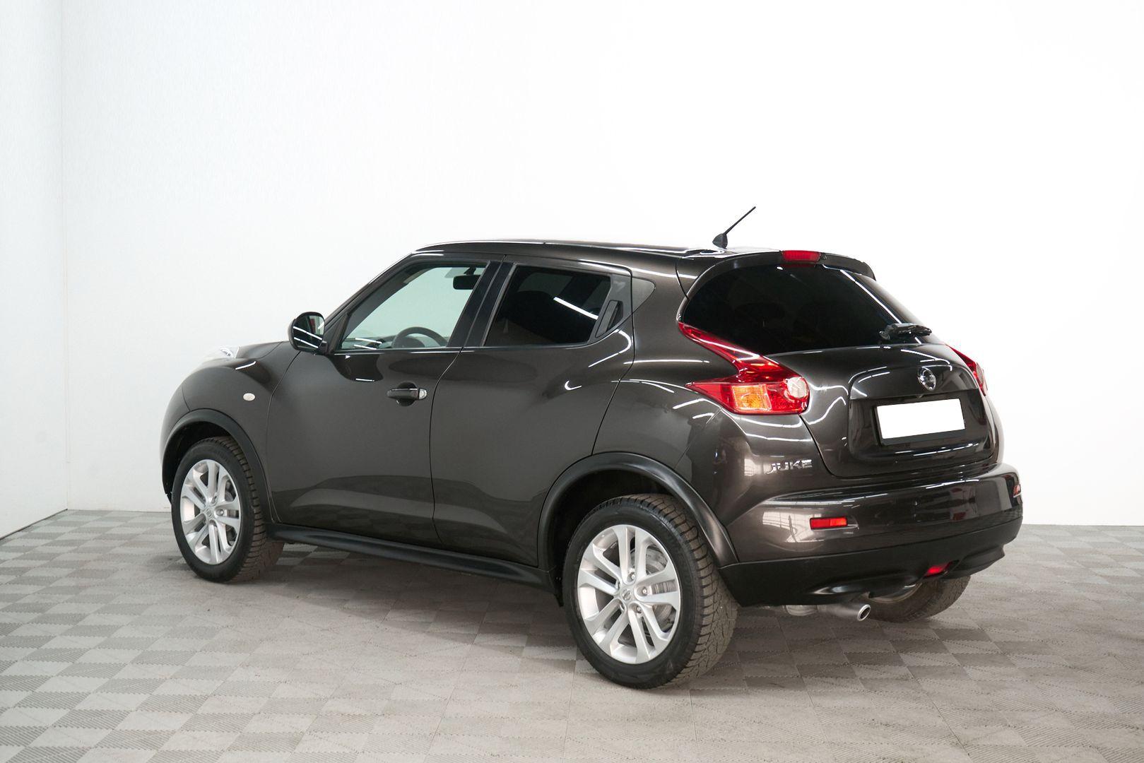 Nissan Juke 2012, коричневый