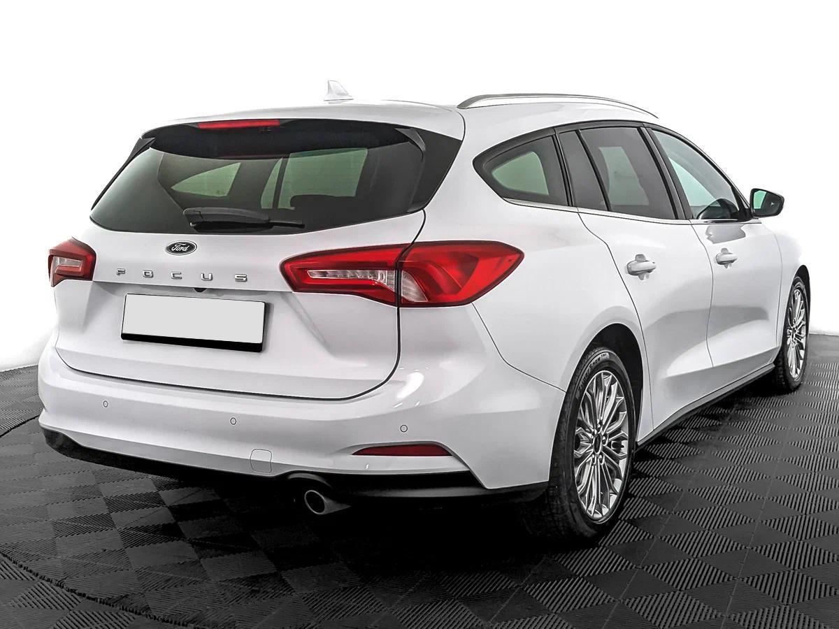 Ford Focus 2021, белый