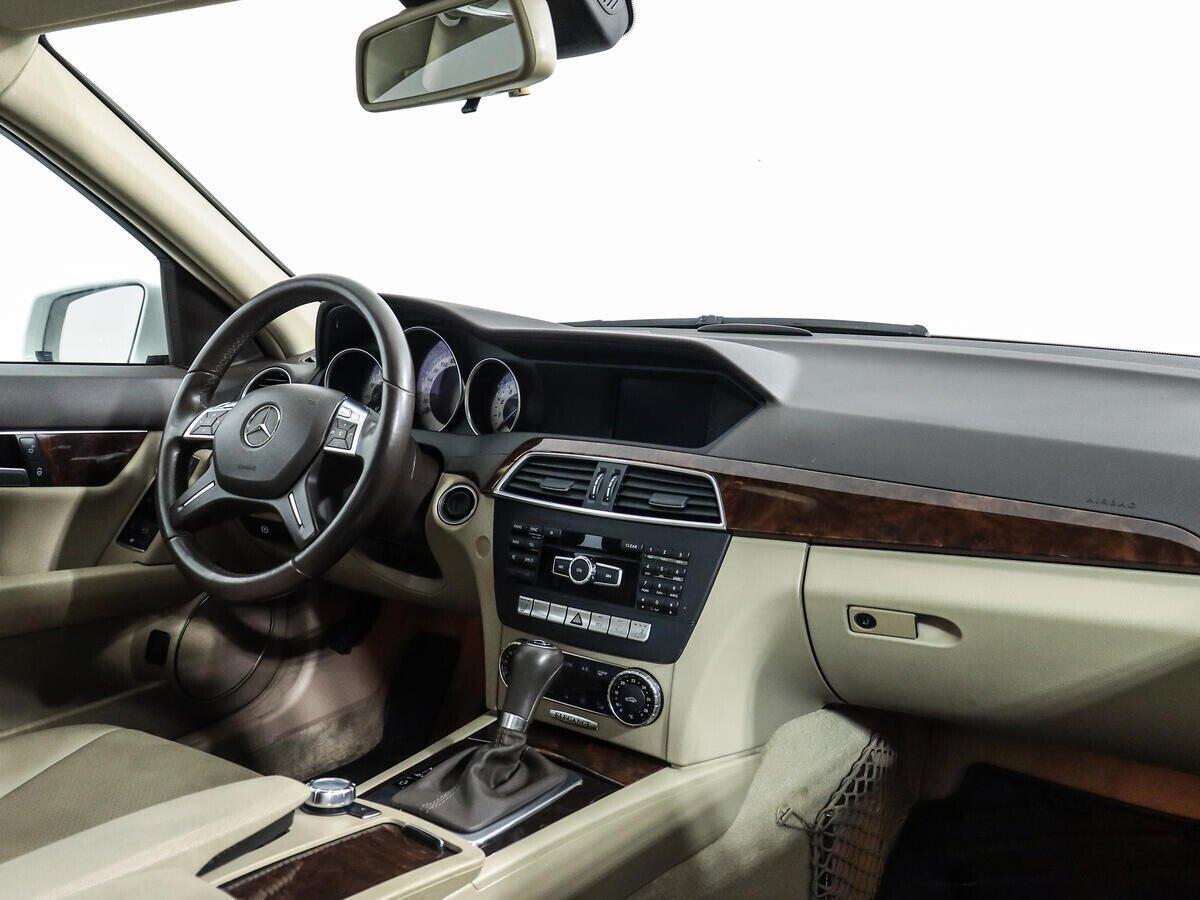 Mercedes-Benz C-Класс 2012, белый