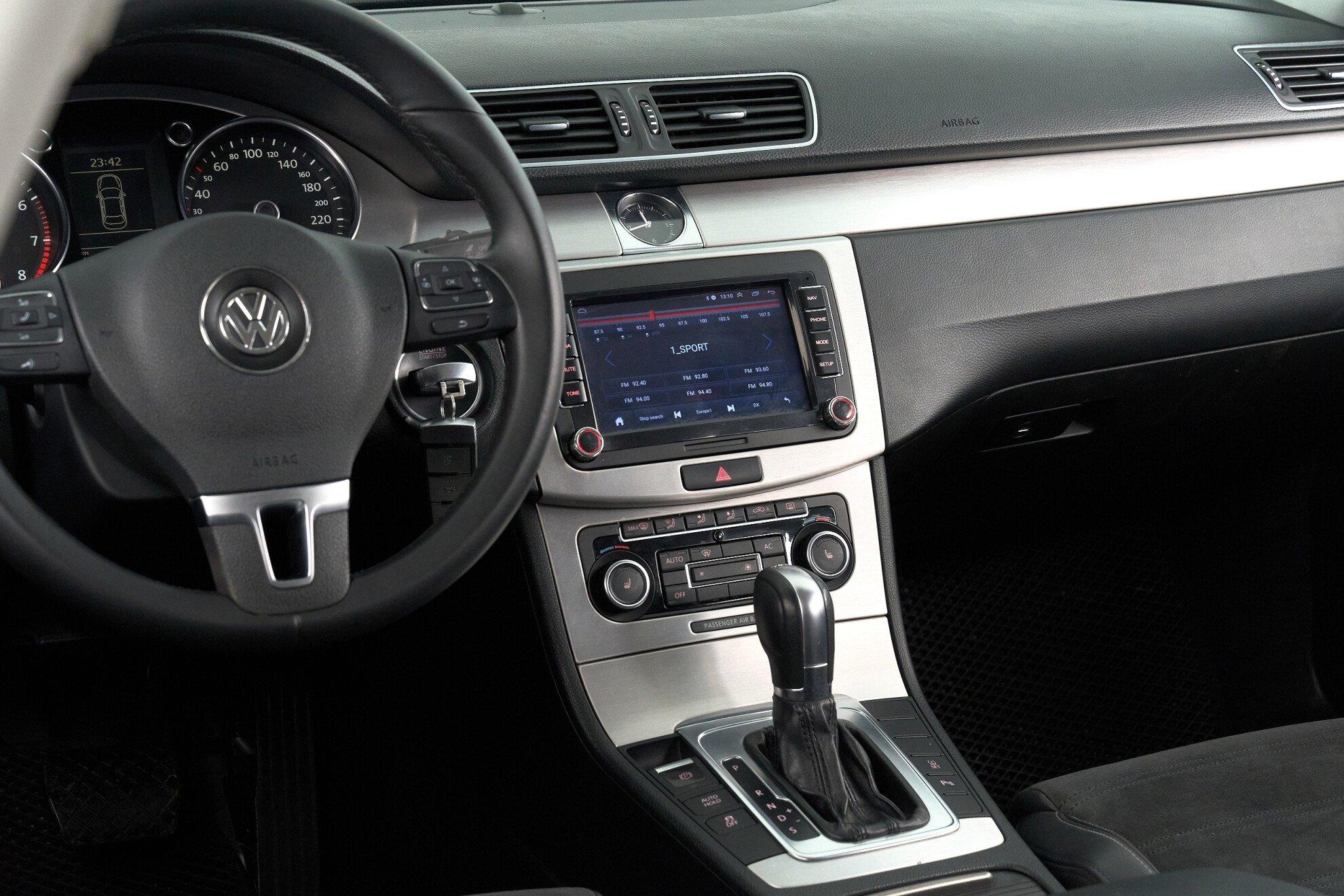 Volkswagen Passat CC 2011, серый