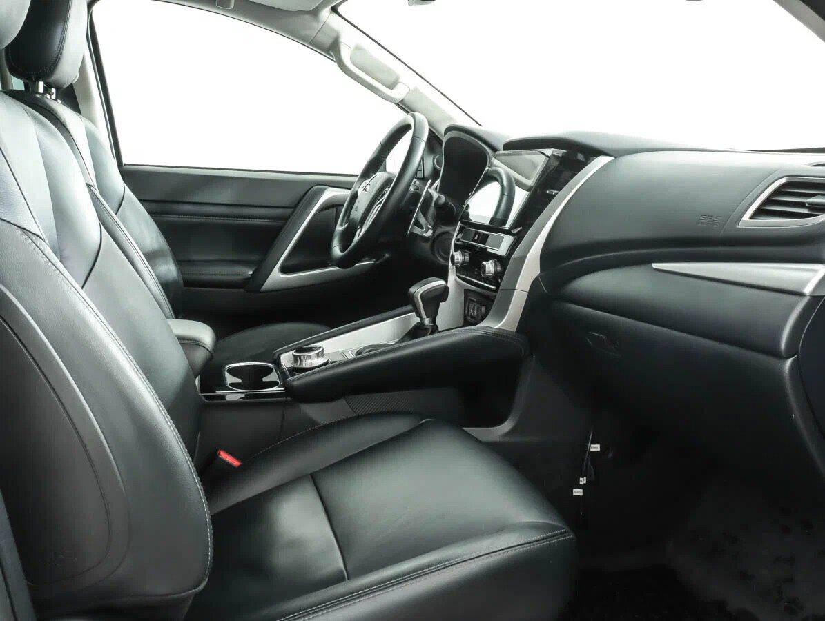 Mitsubishi Pajero Sport 2020, белый