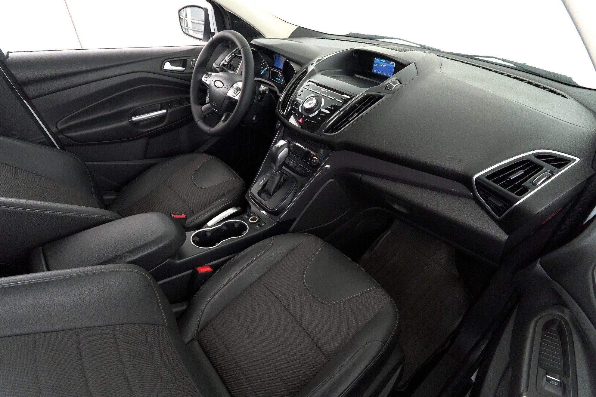 Ford Kuga 2013, белый